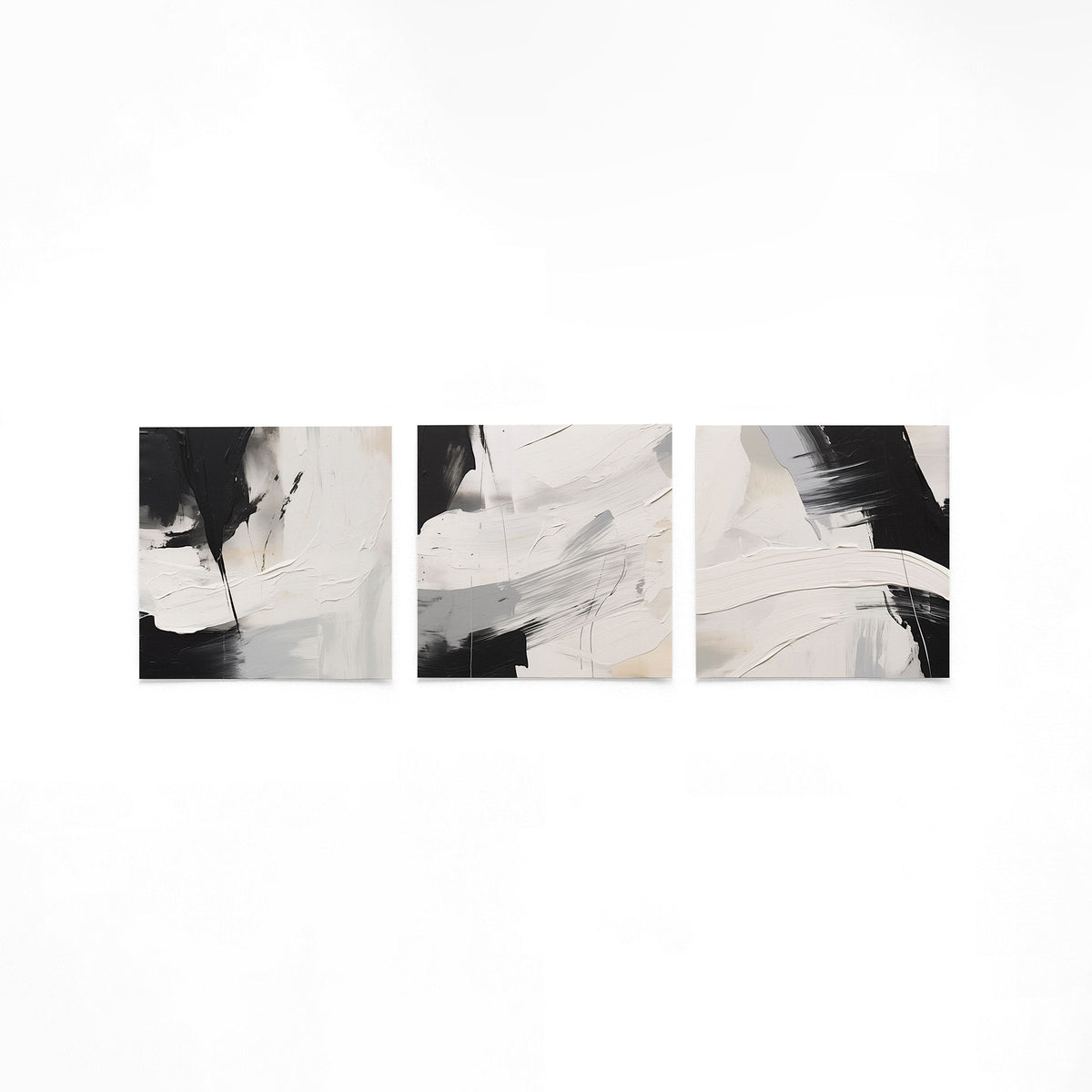 Drie vierkante posters met abstracte zwart wit op een gebroken witte achtergrond