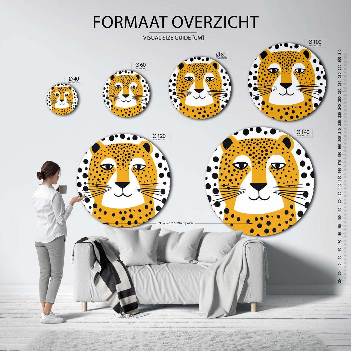 Luipaard patroon Muurcirkel – extra productweergave – Een luipaard met een oranje vacht en zwarte stippen op een witte