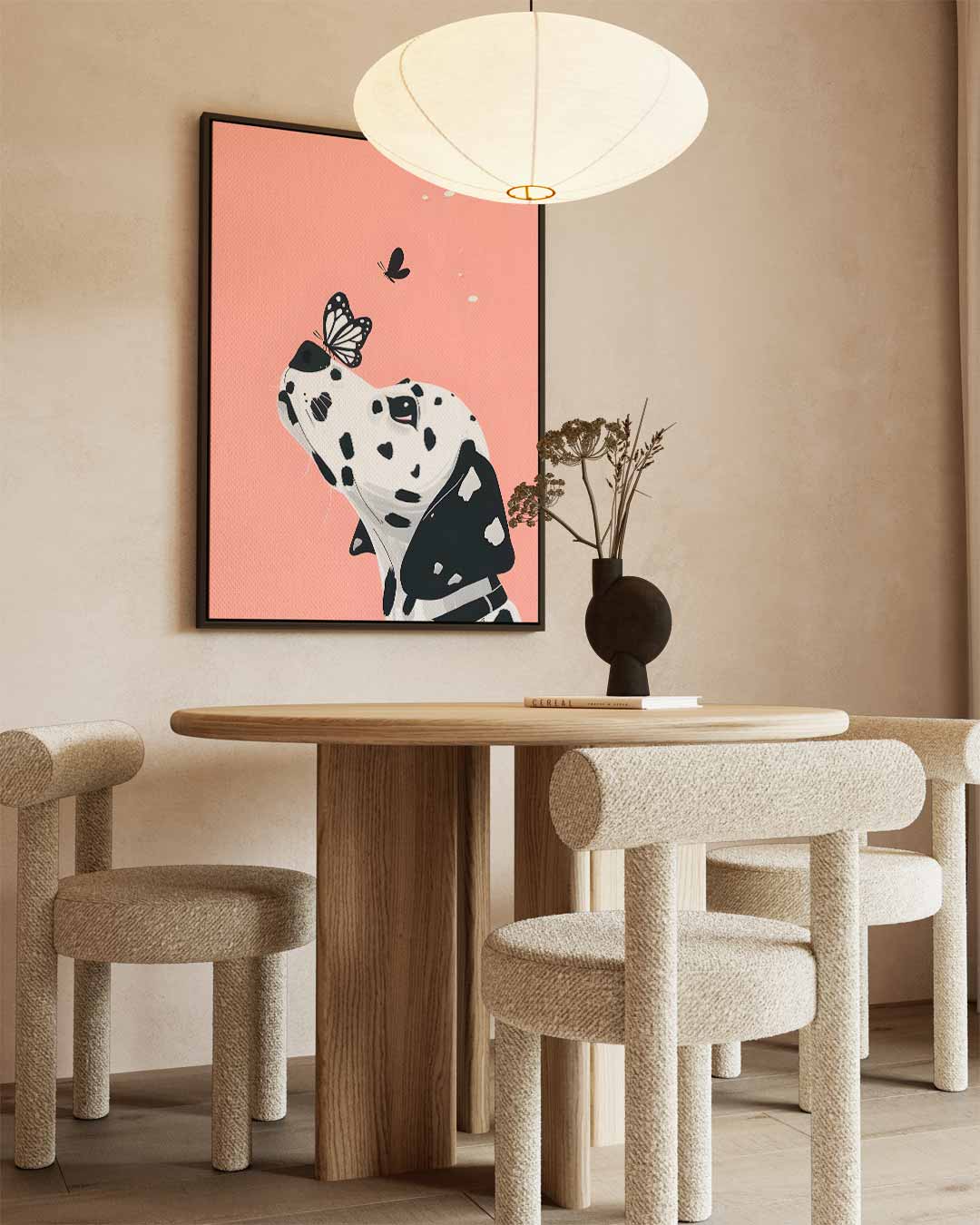Dalmatier en Vlinder op Zachtroze Kunstwerk-canvas-dibond-plexiglas-wanddecoratie-WallArtistic