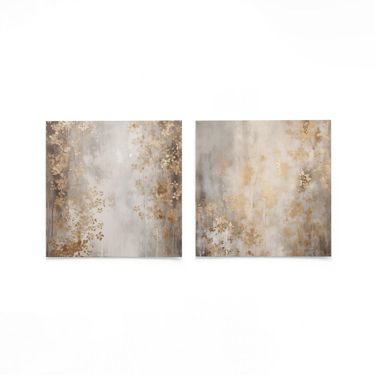 Twee vierkante posters met gouden bloesem op een gebroken witte achtergrond