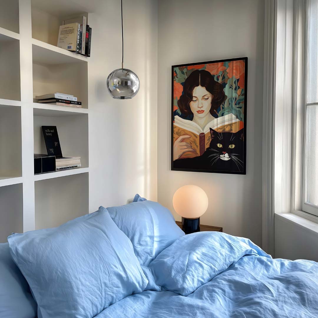 Dromerige Lezers met Kat en Bloemen Poster-WallArtistic