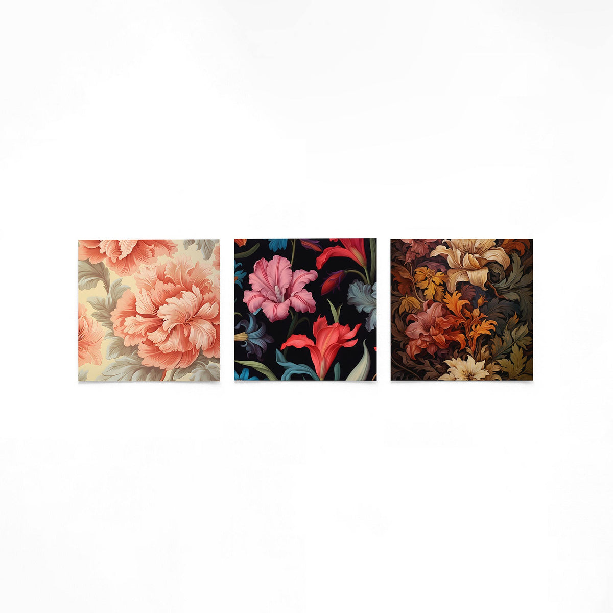 Drie vierkante posters met kleurrijke bloemen op een gebroken witte achtergrond