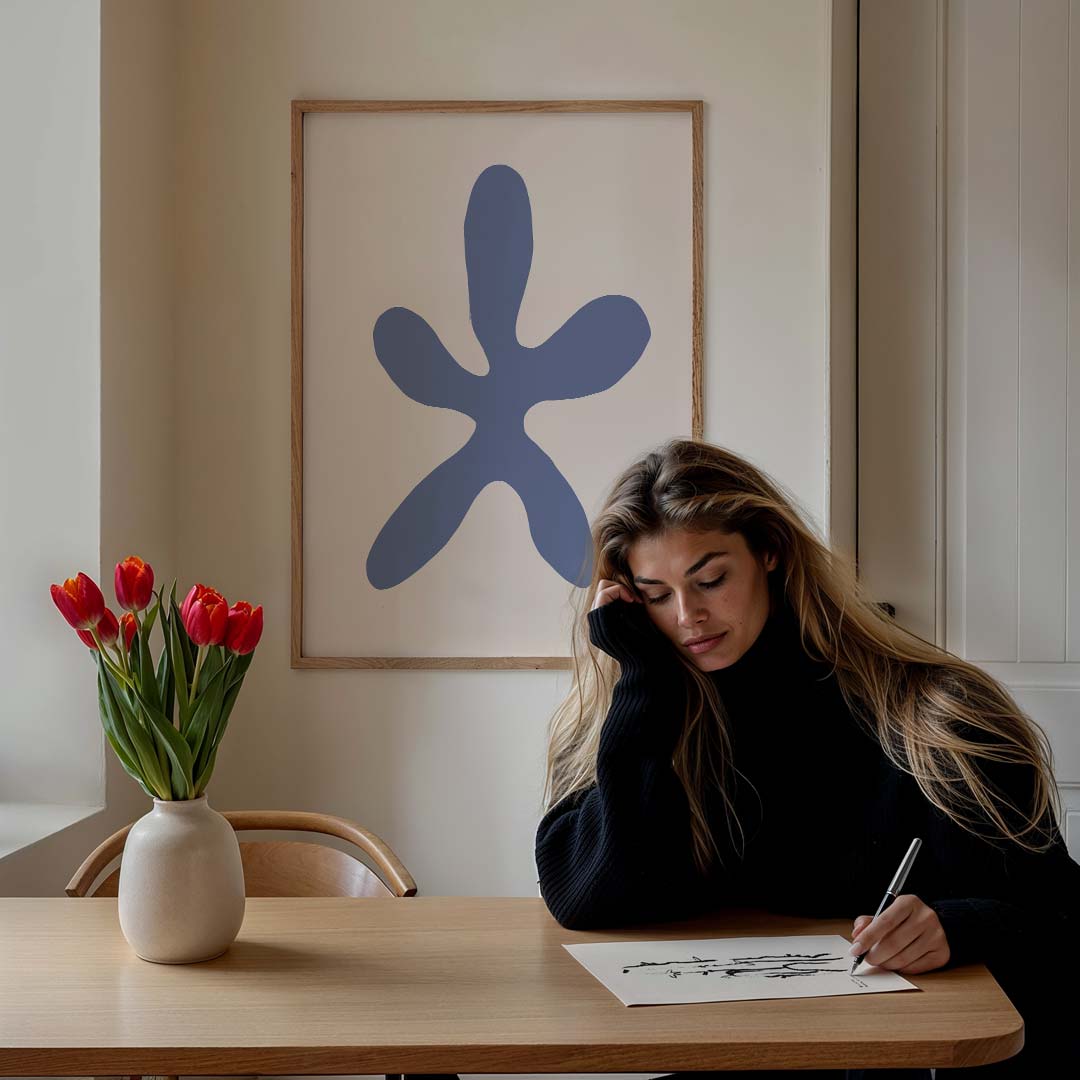 Abstracte Bloem Poster in Blauw Poster-WallArtistic