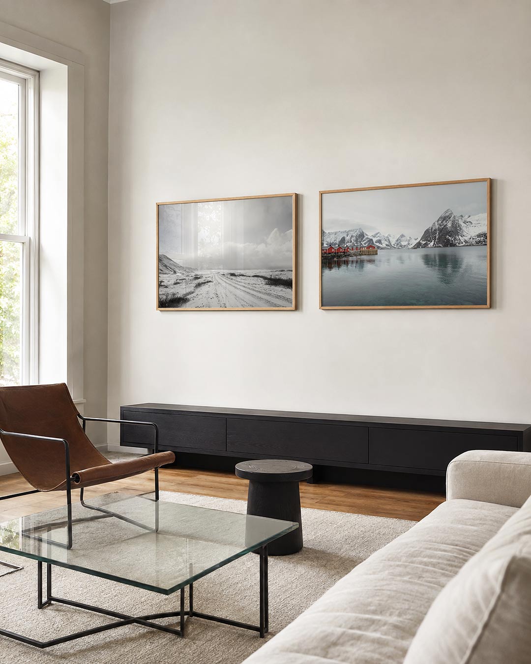 Interieur met liggend fotografisch tweeluik sneeuwlicht aan het water – Gerald Emming