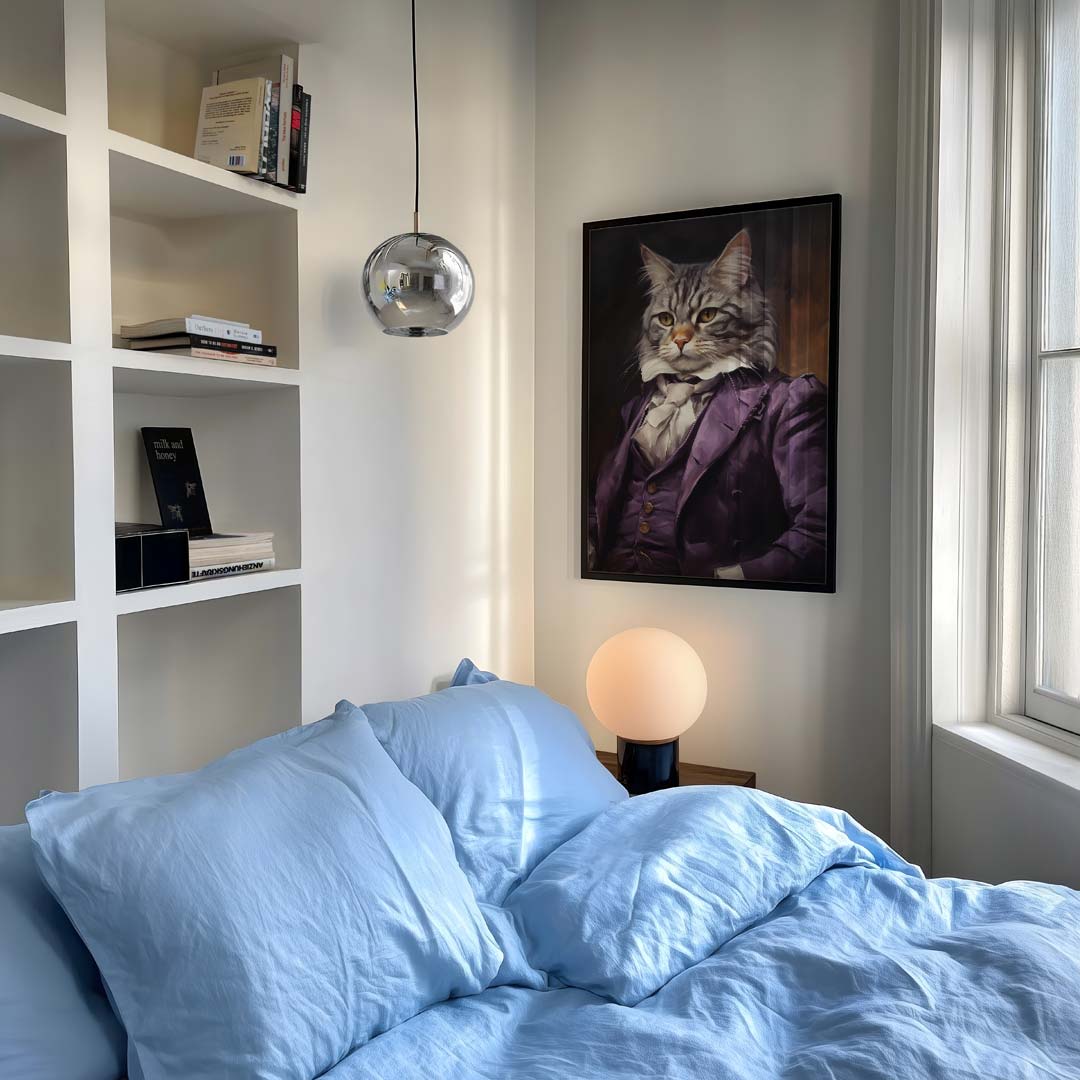 Aristocratische Kat in Paars Kostuum Poster-WallArtistic