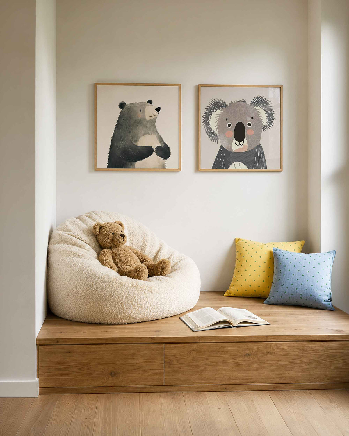 Interieurpresentatie van een tweedelige vierkante posterset met beer en koala