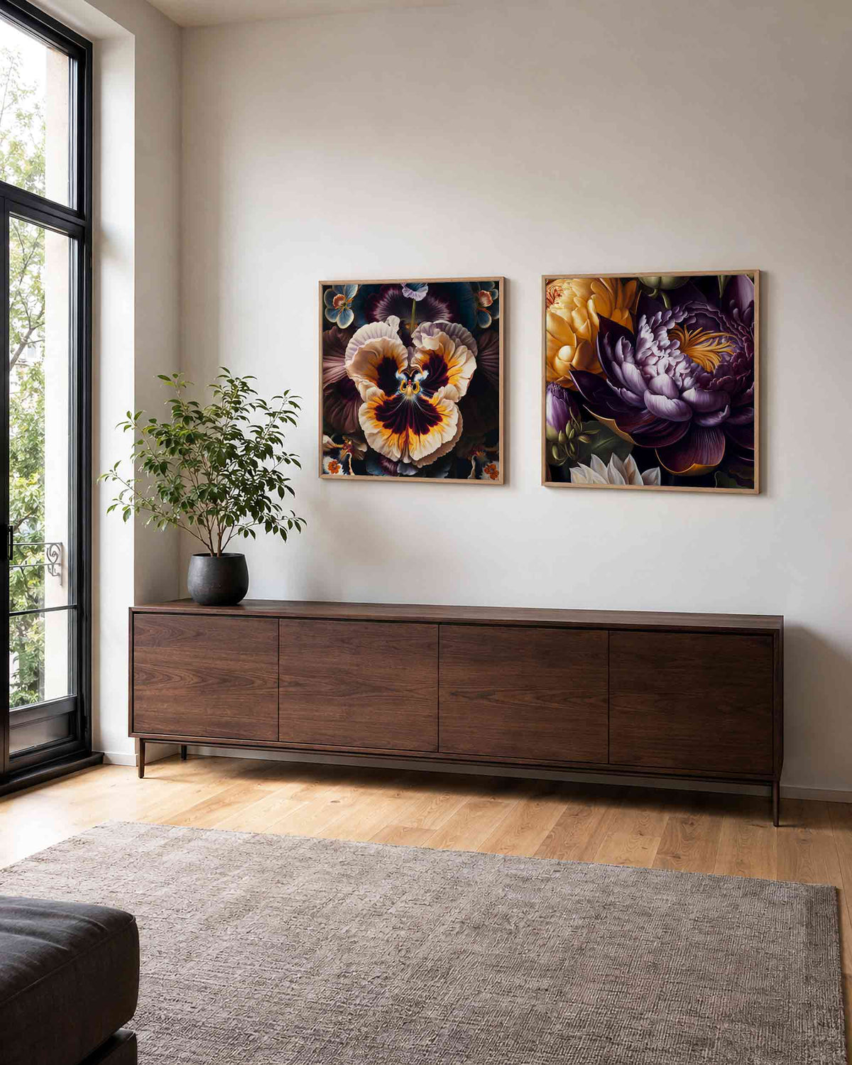 Interieurpresentatie van een tweedelige vierkante posterset met bloemenclose ups