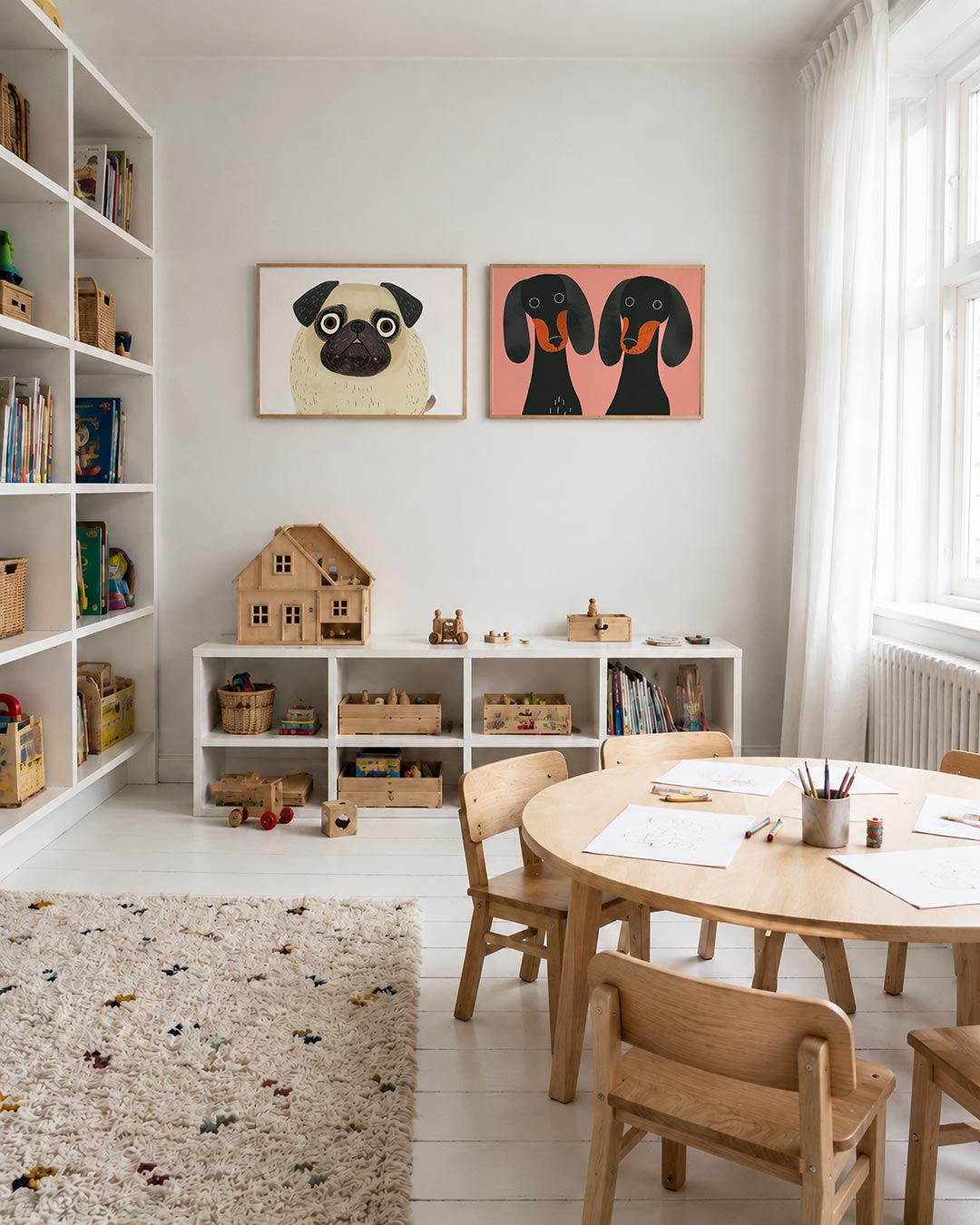Interieurpresentatie van twee posters met donkere tinten en een rustige visuele opbouw