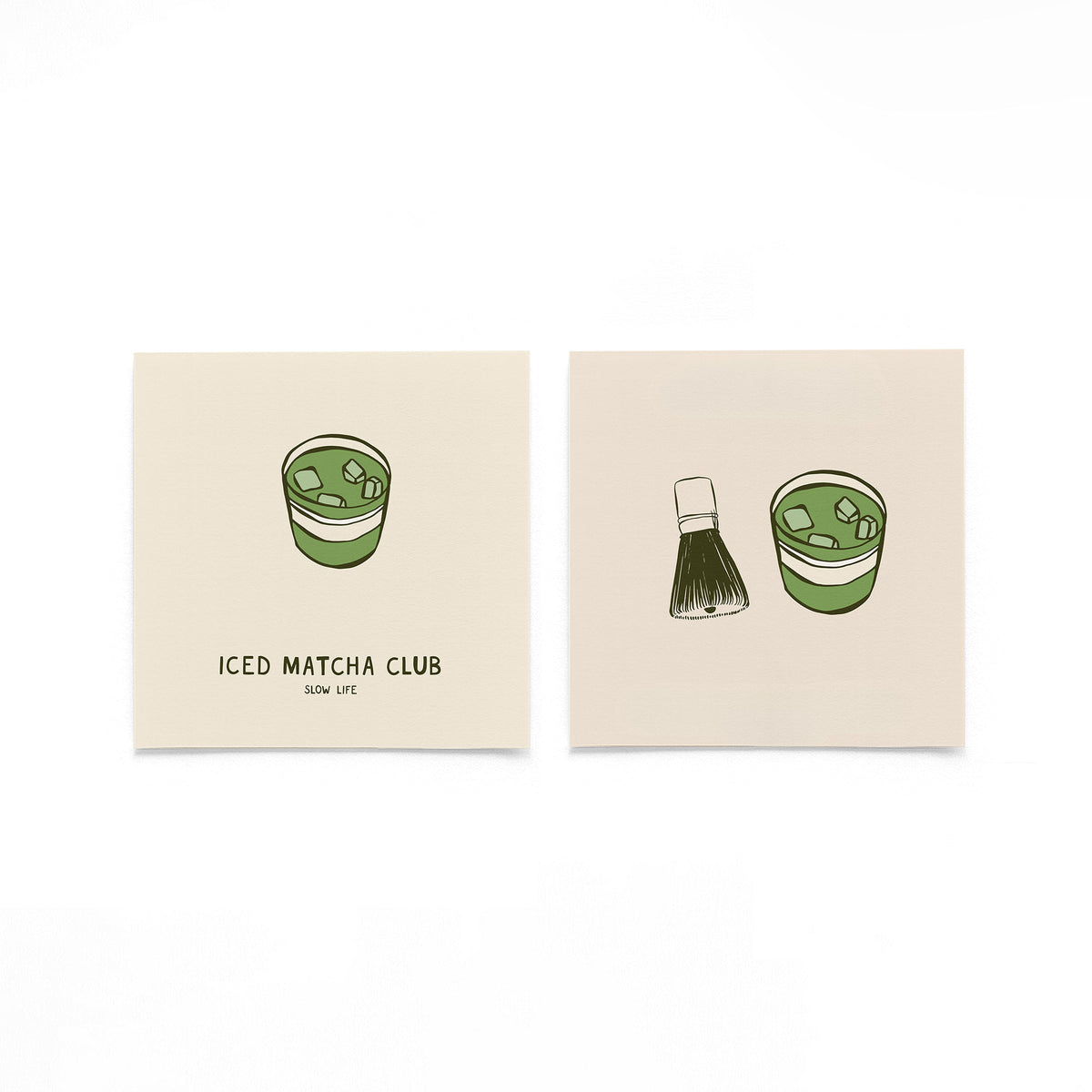 Twee vierkante posters met matcha en klopper op een gebroken witte achtergrond