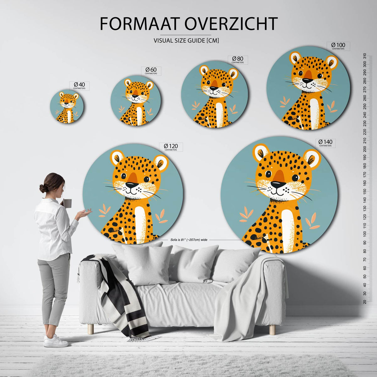 Schattige luipaard Muurcirkel – extra productweergave – Een vrolijke luipaard met oranje en zwarte vlekken op een blauwe