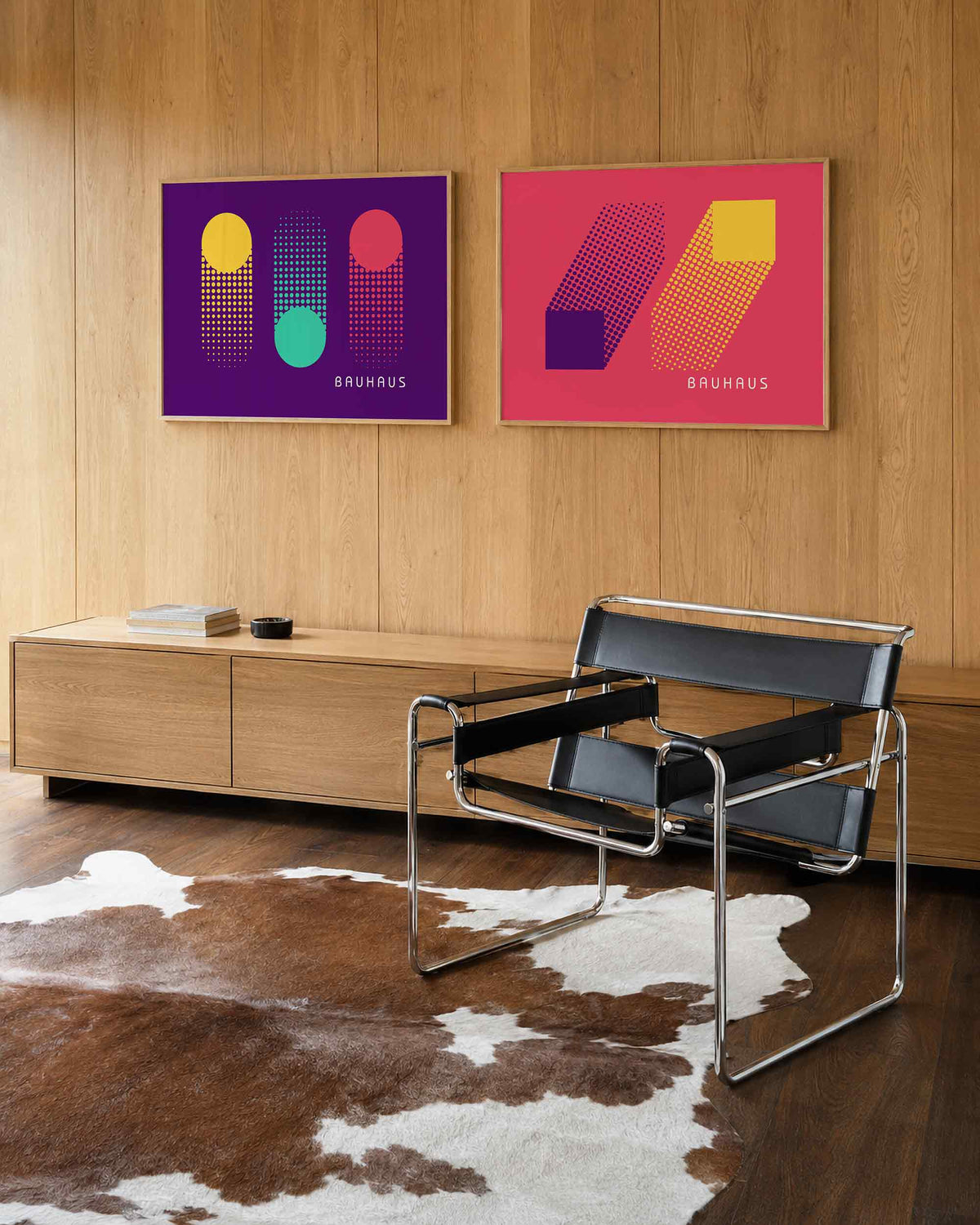 Interieurmockup van tweedelige landscape-posterset met stippen en kleurvlakken