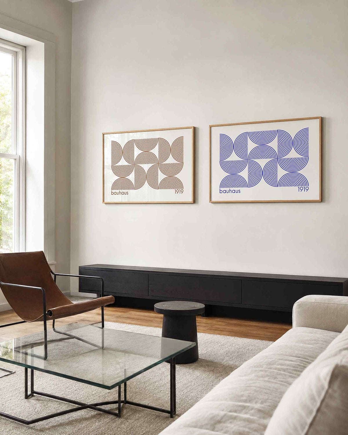 Interieurmockup van tweedelige landscape-posterset met concentrische bogen in kleur