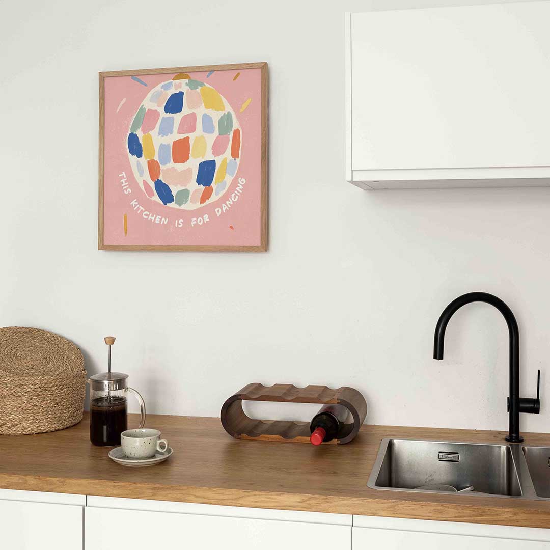 Gekleurde bol op roze Poster