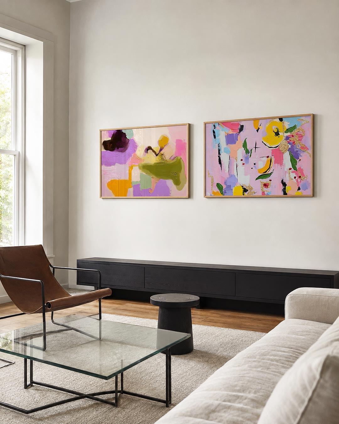 Tweedelige posterset met kleurvlakken, getoond in een interieur