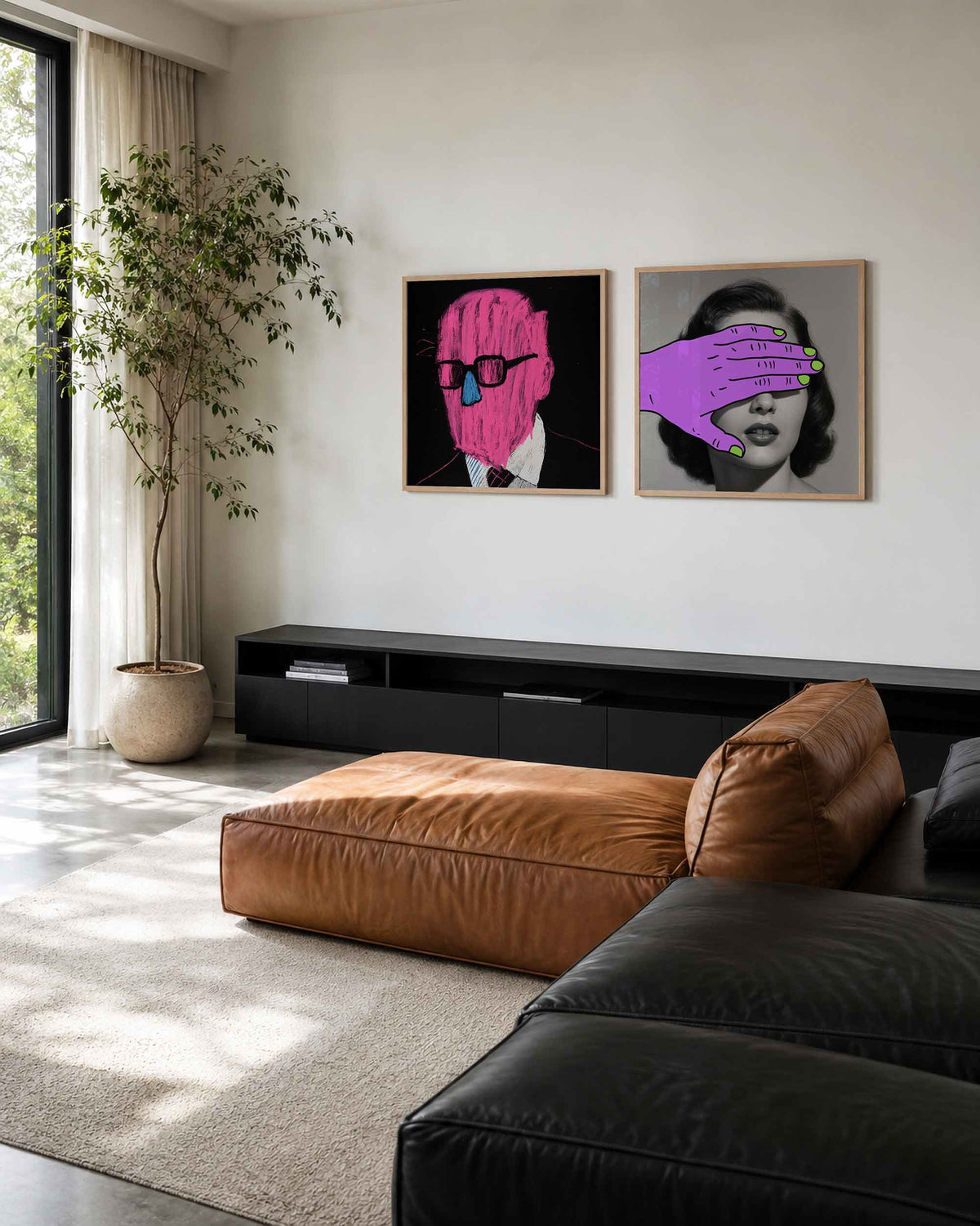 Interieurpresentatie van een tweedelige vierkante posterset met portretten met popkleur