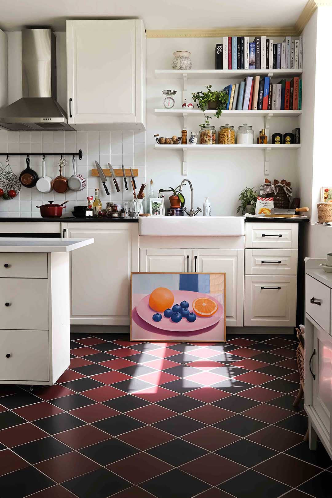 Fruit op roze bord Poster