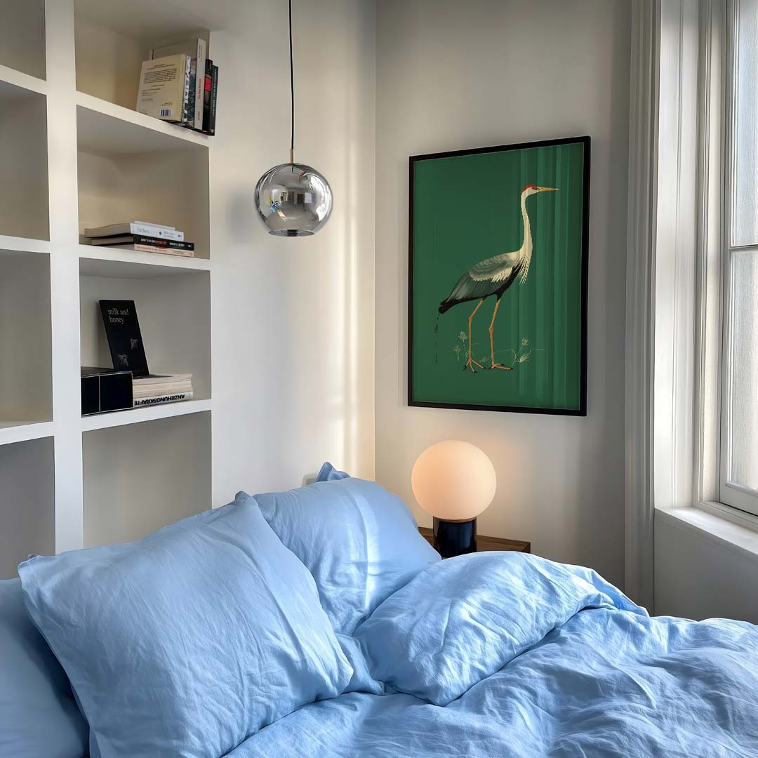 Elegante Kraanvogel op Groene Achtergrond Poster-WallArtistic