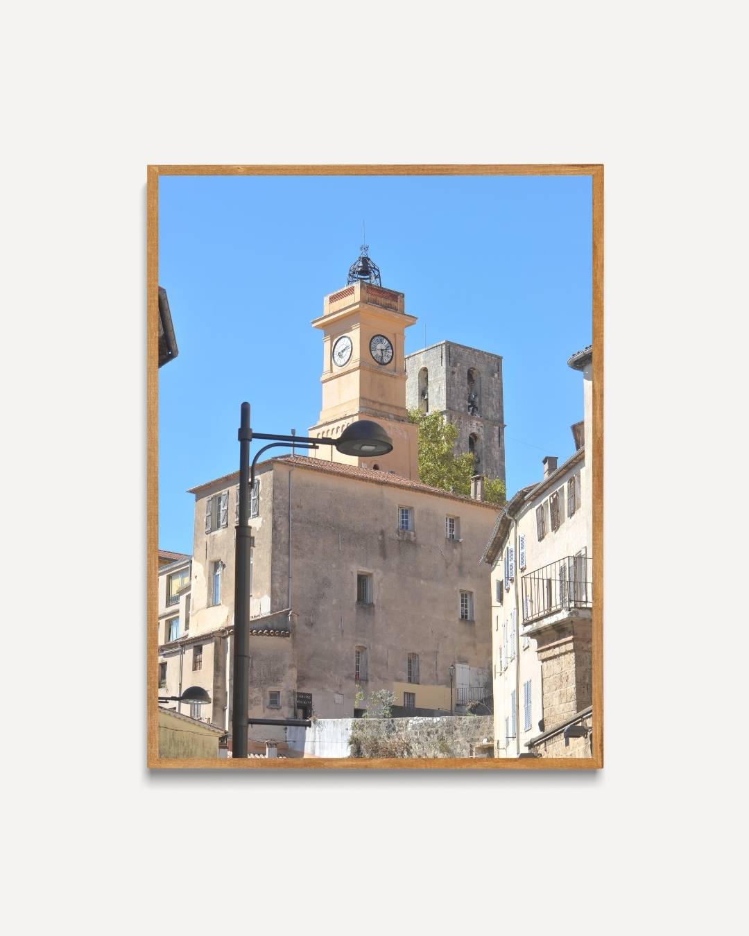 Historische klokkentoren onder een heldere lucht Poster