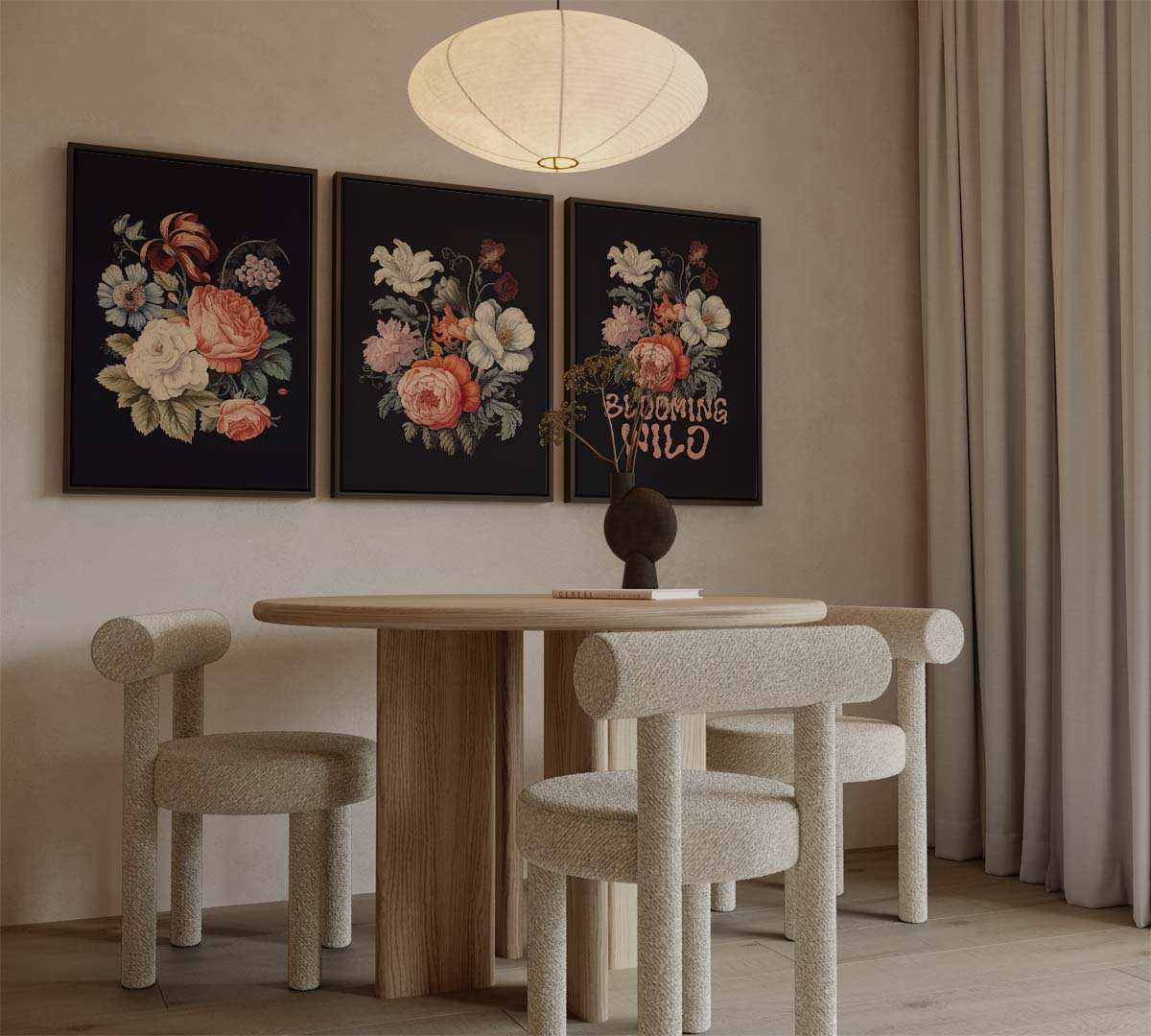 Bloemen op zwarte achtergrond met 'BLOOMING WILD'