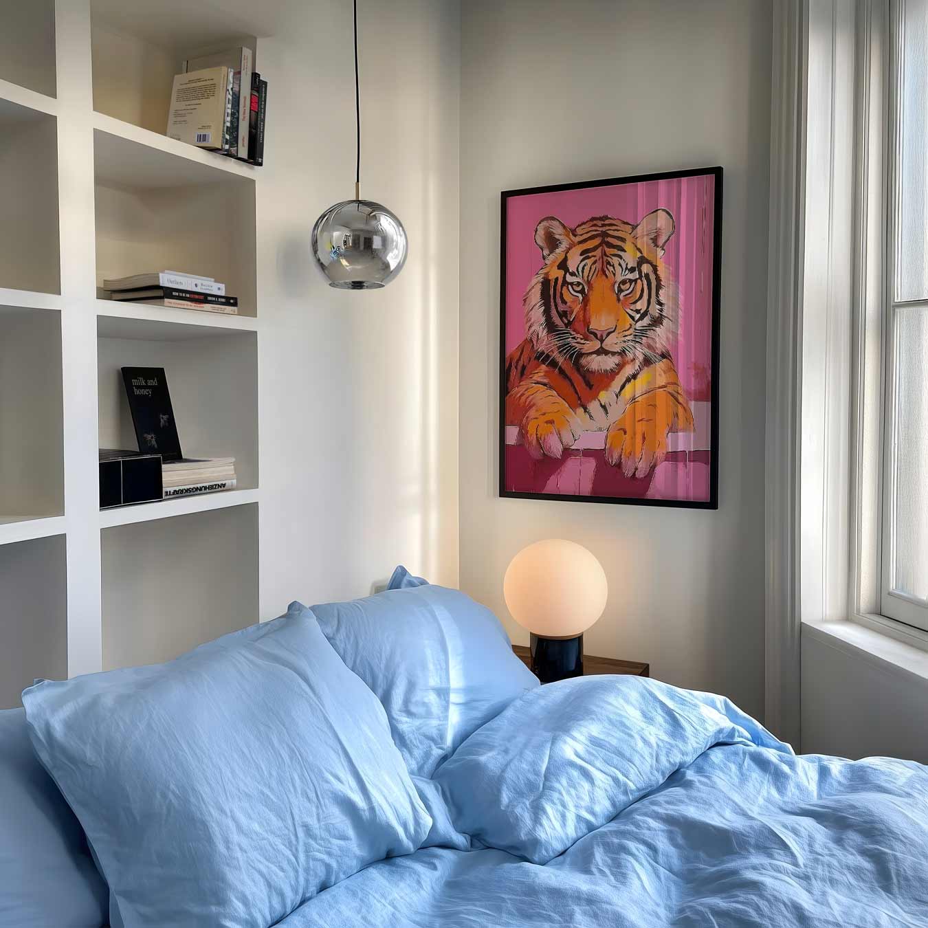 Exotische Tijger in Stijlvolle Roze Badkamer Poster