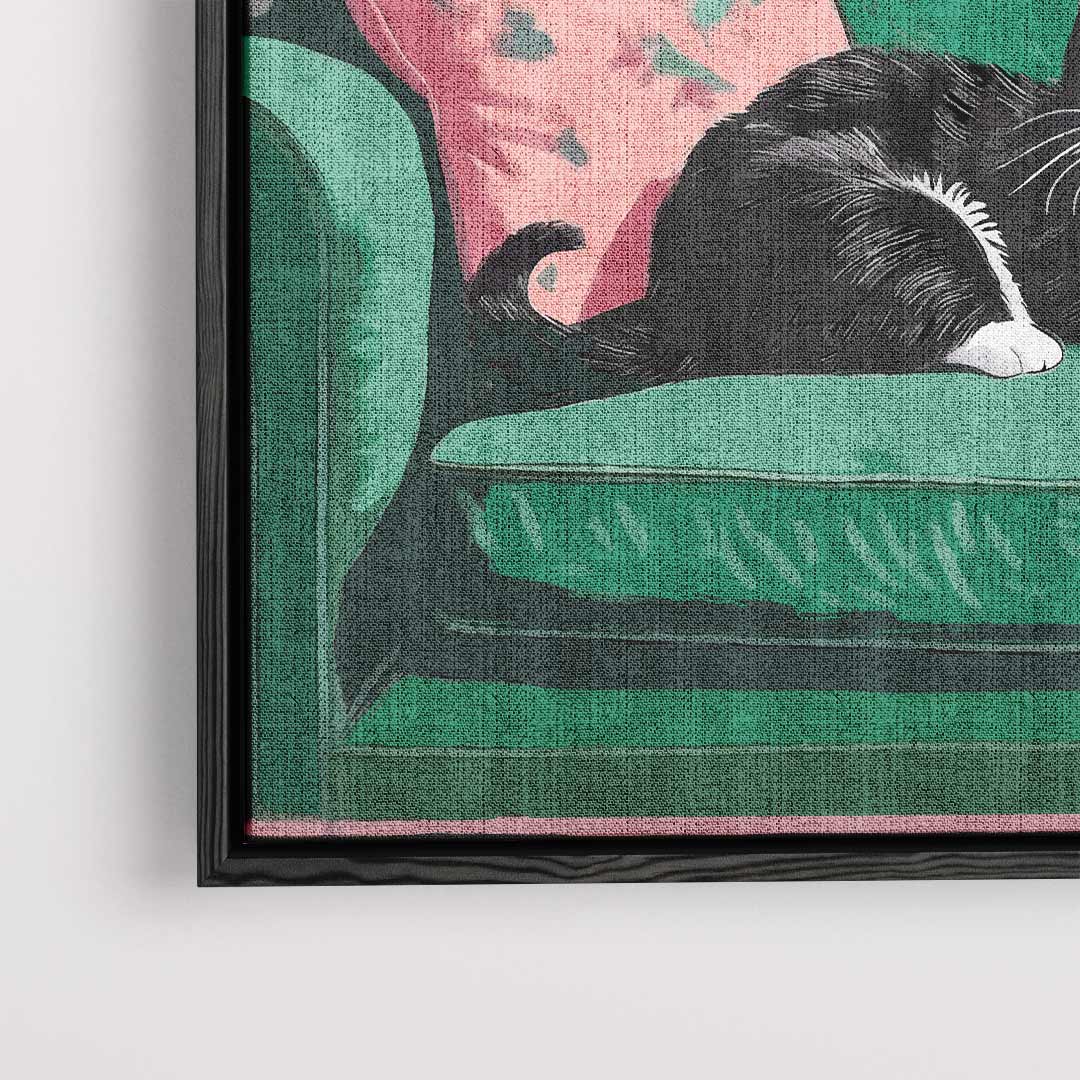 Gezellige Kat op Groene Bank Kunstwerk-canvas-dibond-plexiglas-wanddecoratie-WallArtistic