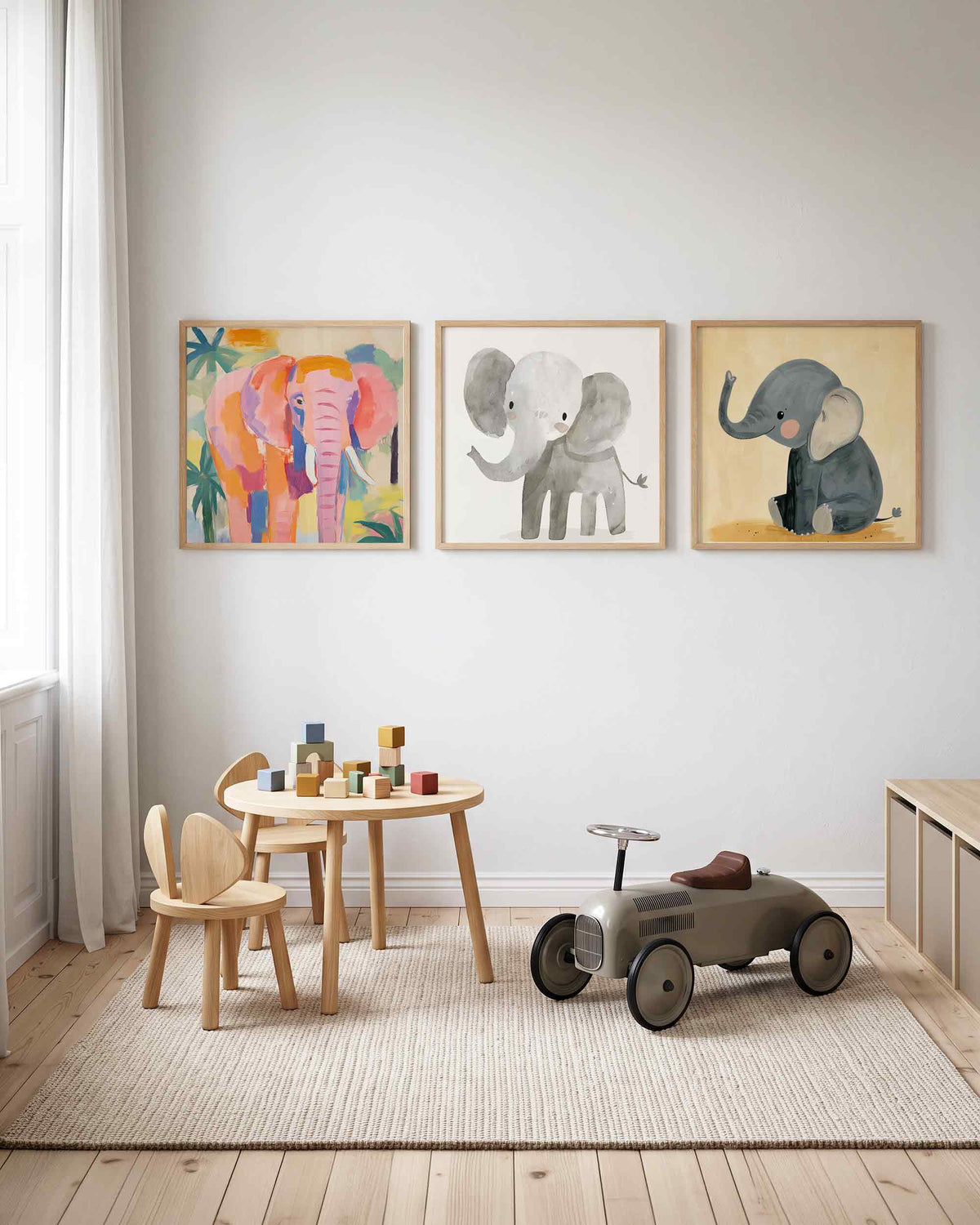Interieurpresentatie van een driedelige vierkante posterset met olifantenportretten