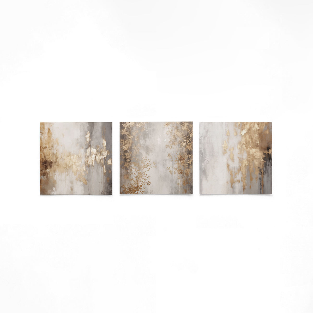 Drie vierkante posters met abstracte beige vormen op een gebroken witte achtergrond