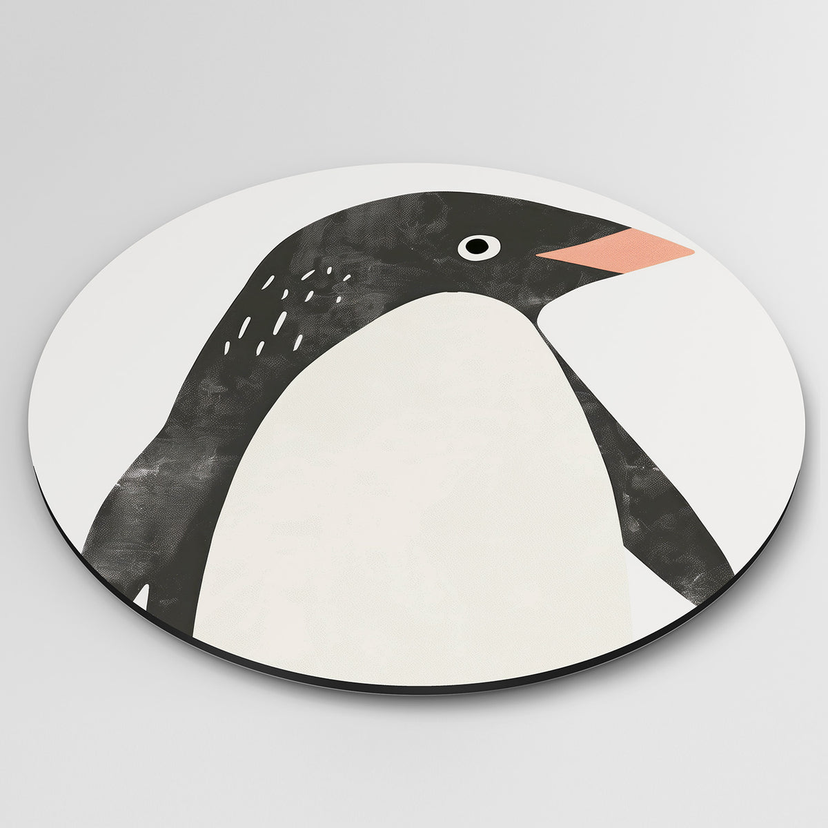 Pinguïn Muurcirkel – detailweergave – Een pinguïn met een zwart-witte vacht en een oranje snavel.