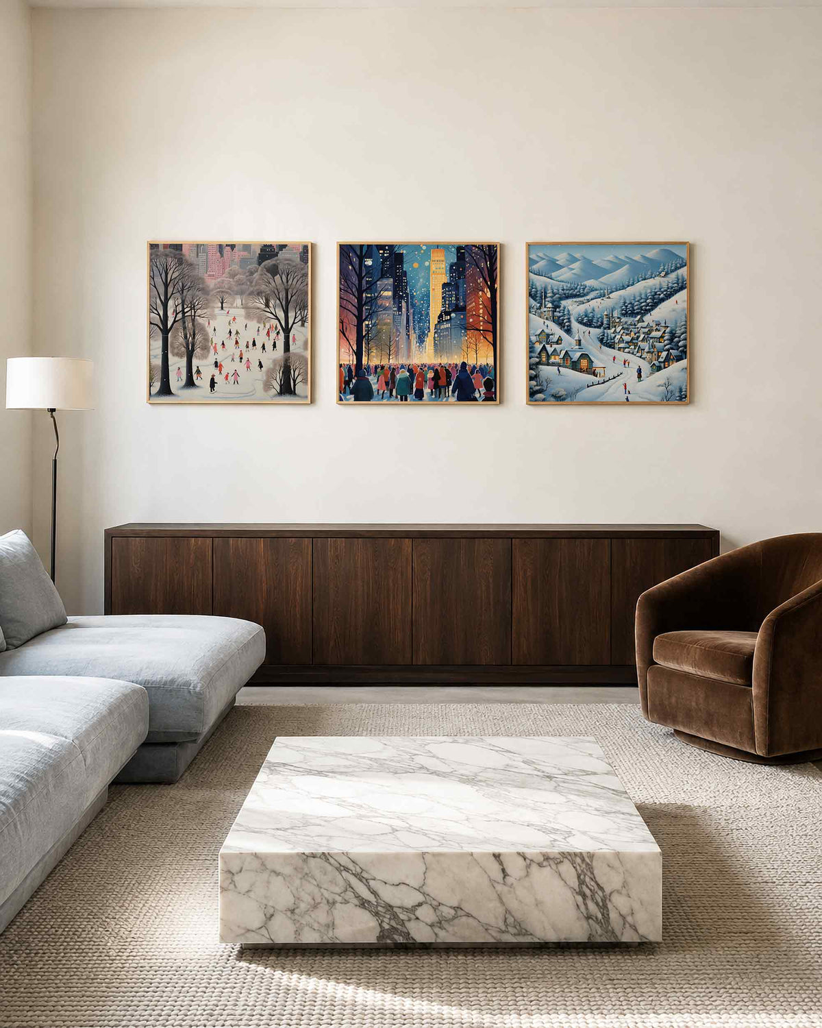 Interieurpresentatie van een driedelige vierkante posterset met winterse stad en bergen