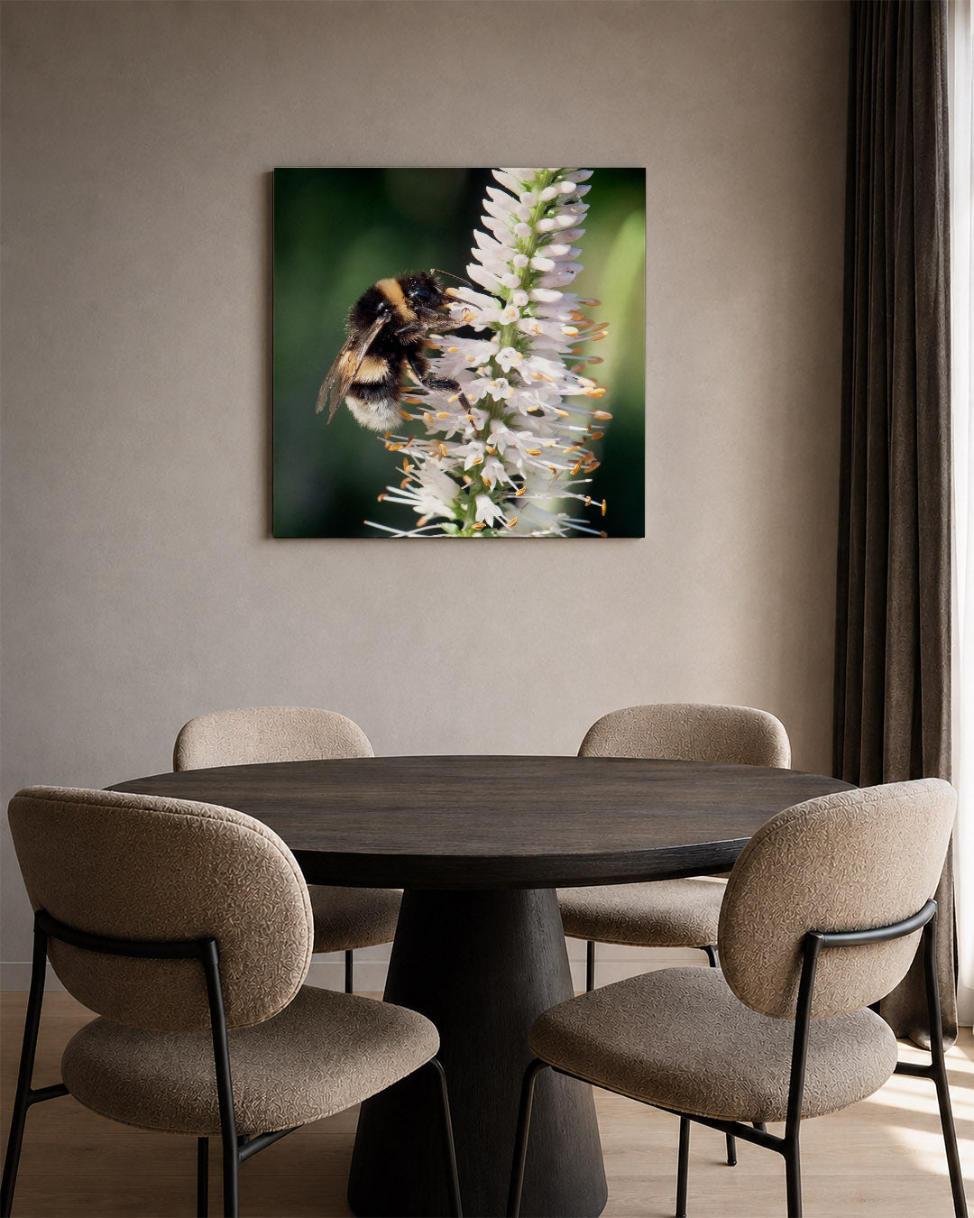 Bij op bloem Kunstwerk