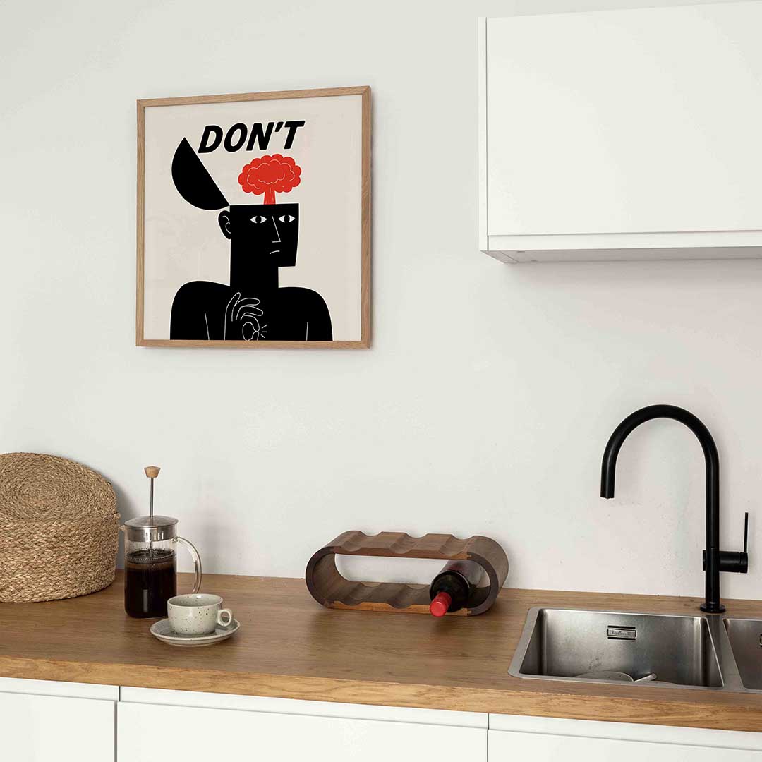 Figuur met tekst en explosie Poster