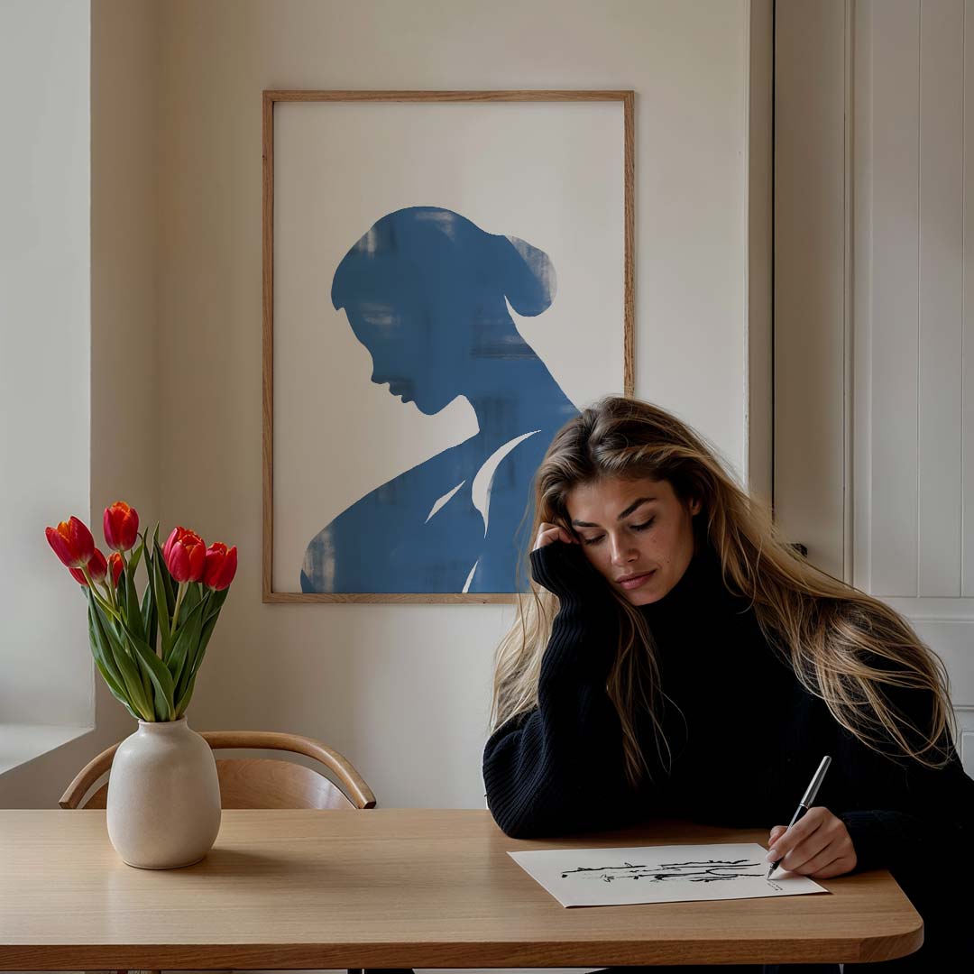 Elegante Vrouw in Blauw Poster-WallArtistic