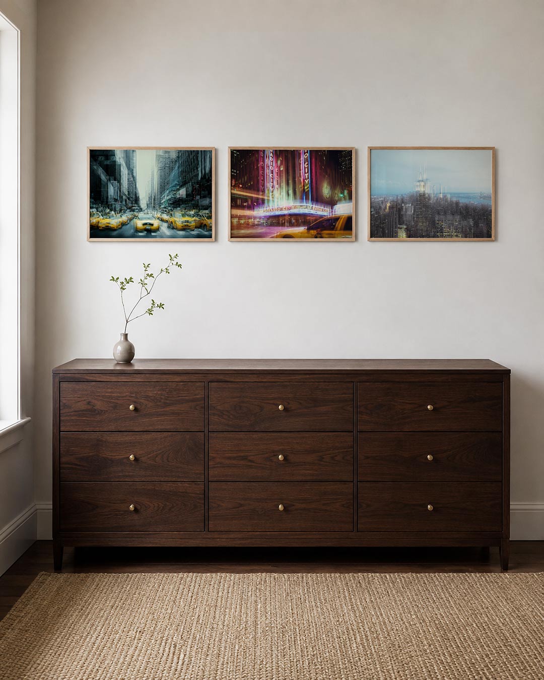 Interieur met liggend fotografisch drieluik stadslagen in beweging – Gerald Emming
