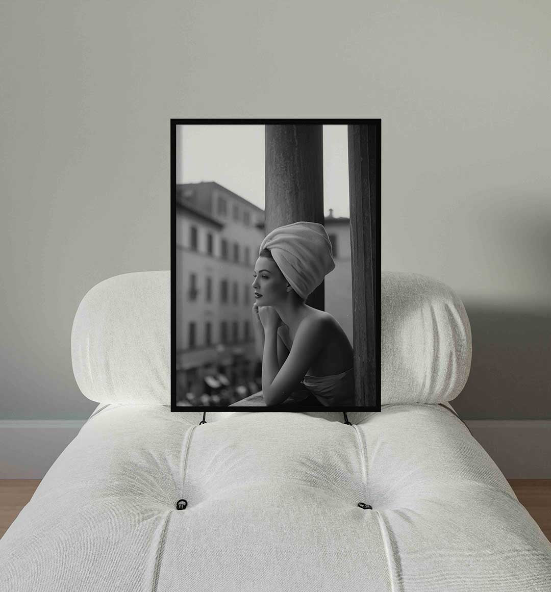 Vrouw met handdoek Poster