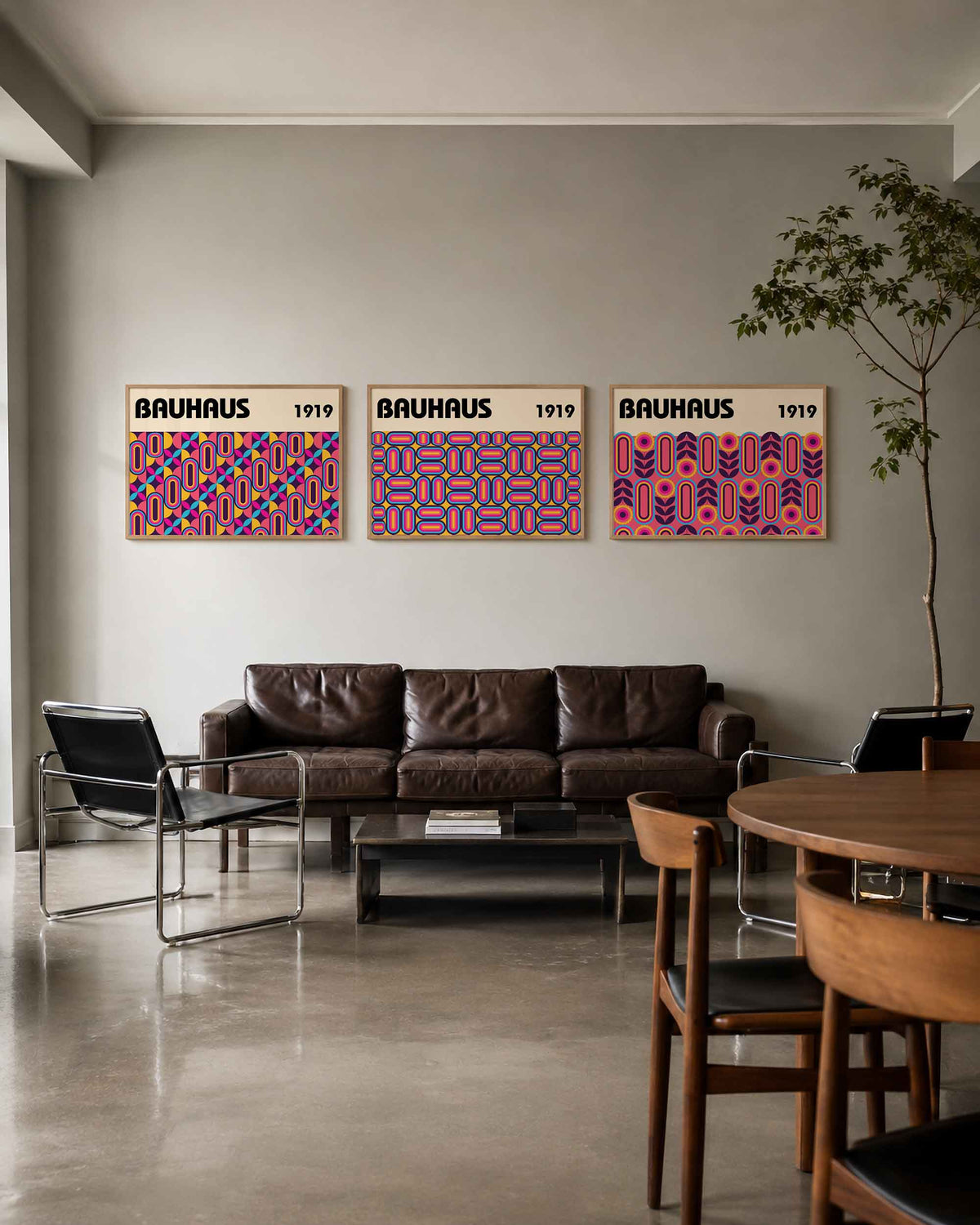 Interieurmockup van drieluik landscape-posterset met kleurrijke ritmes en bogen