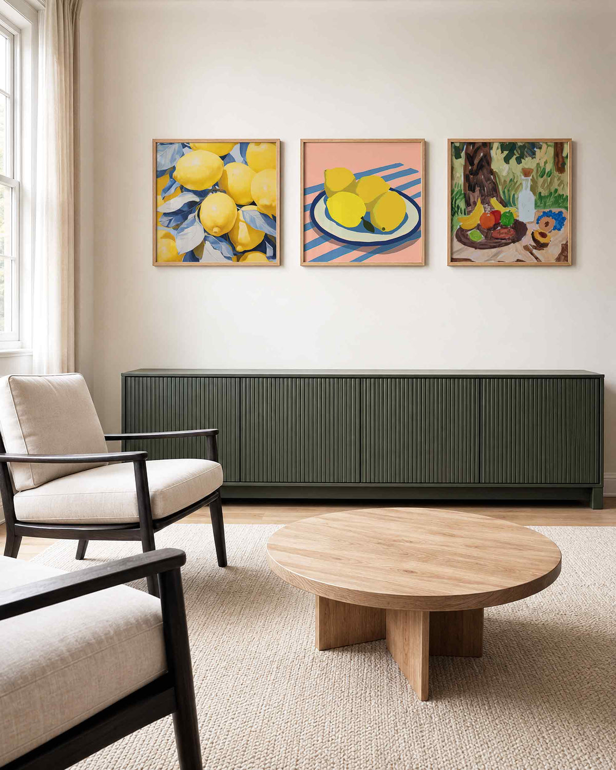 Interieurpresentatie van een driedelige vierkante posterset met citroenen en fruit