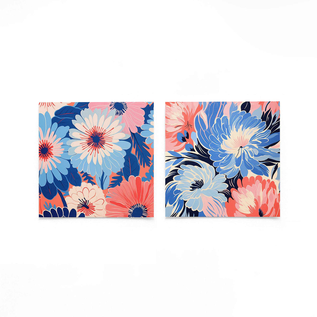 Twee vierkante posters met kleurrijke bloemen op een gebroken witte achtergrond