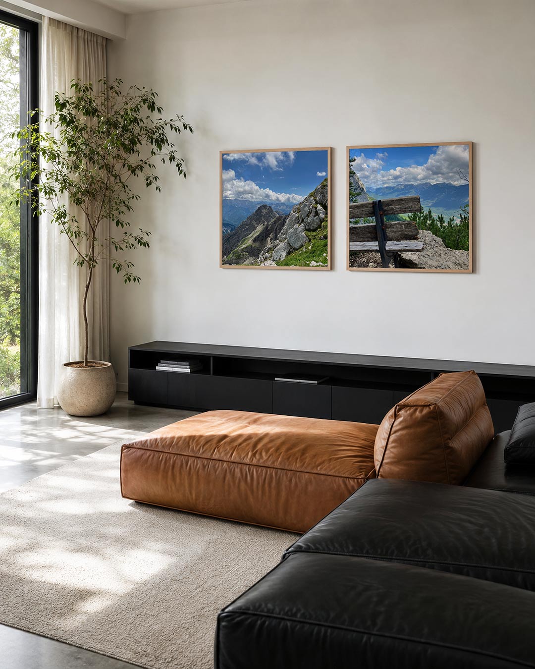 Interieur met vierkant fotografisch tweeluik berglucht en ver uitzicht – Gerald Emming