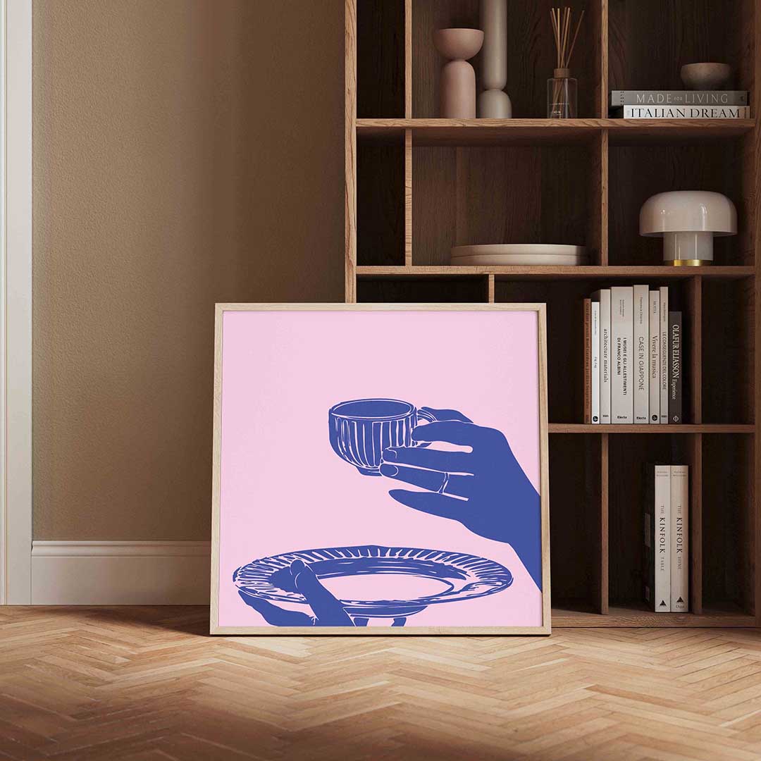 Handen met kop en schotel Poster