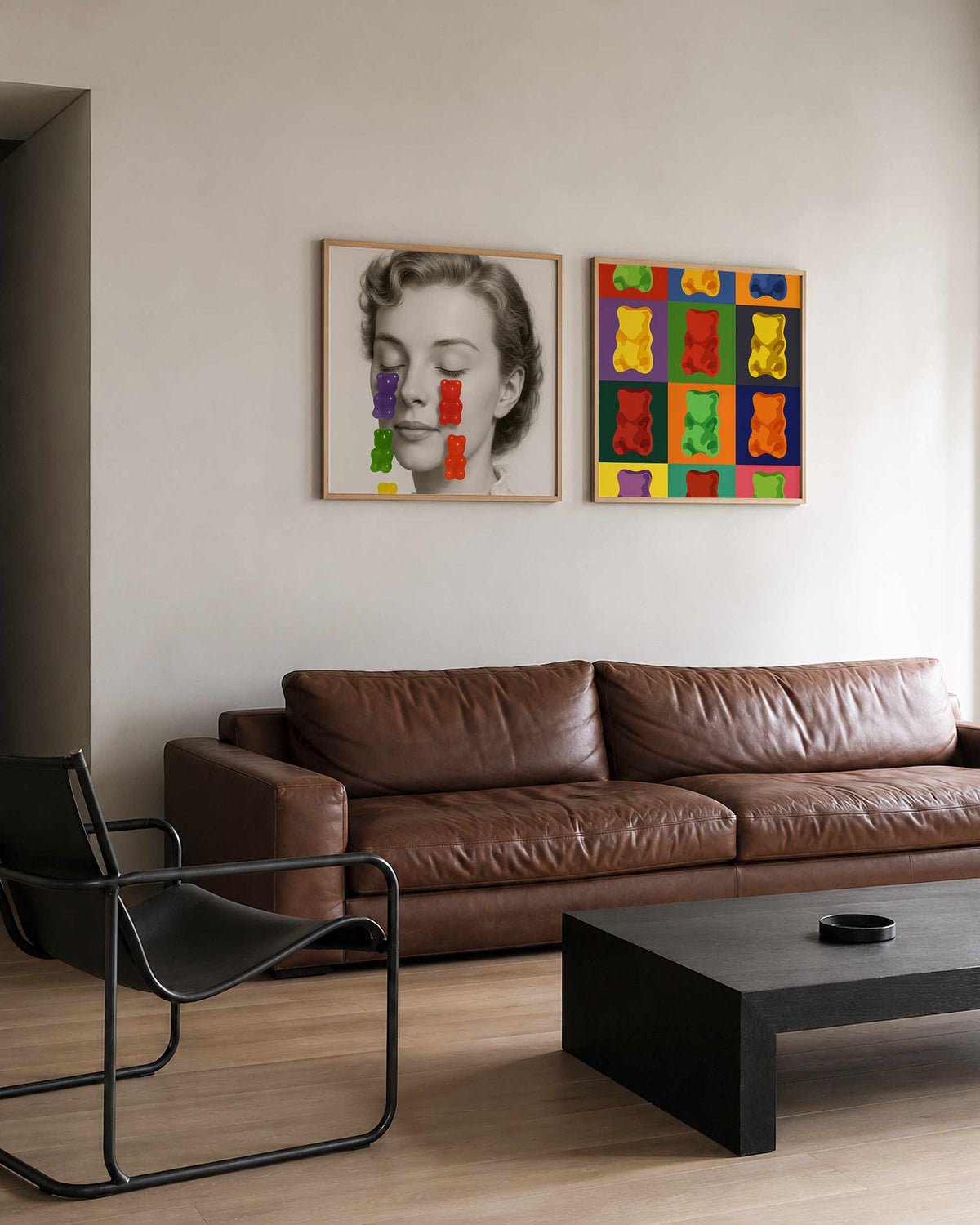 Interieurpresentatie van een tweedelige vierkante posterset met gummyberen popart