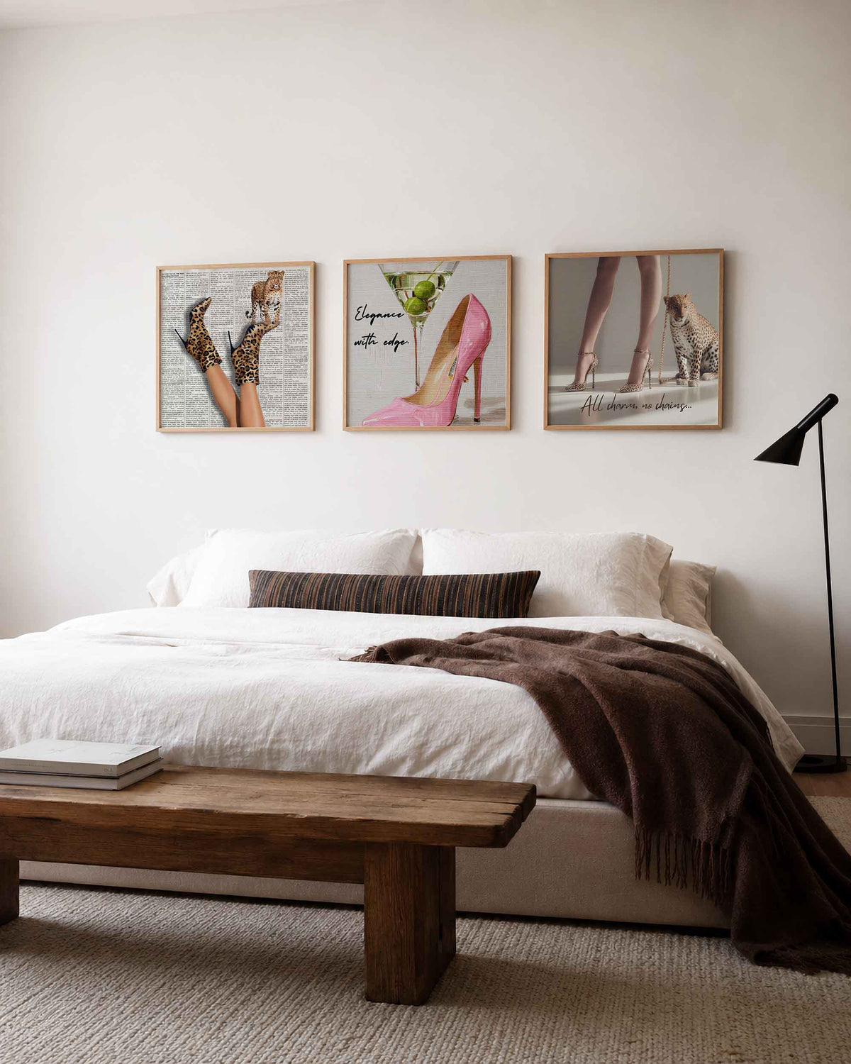 Interieurpresentatie van een driedelige vierkante posterset met luipaard en mode