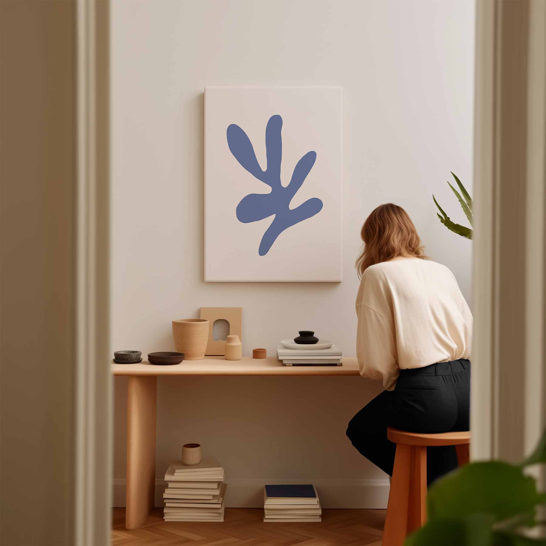 Abstracte Blauwe Vorm op Beige Kunstwerk-canvas-dibond-plexiglas-wanddecoratie-WallArtistic