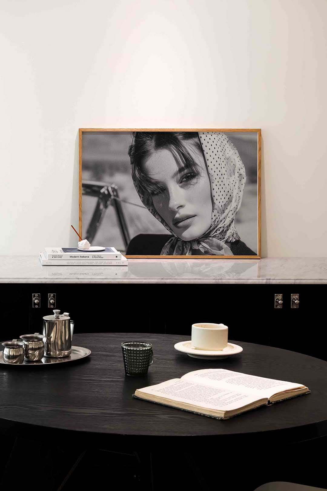 Vrouw met hoofddoek Poster
