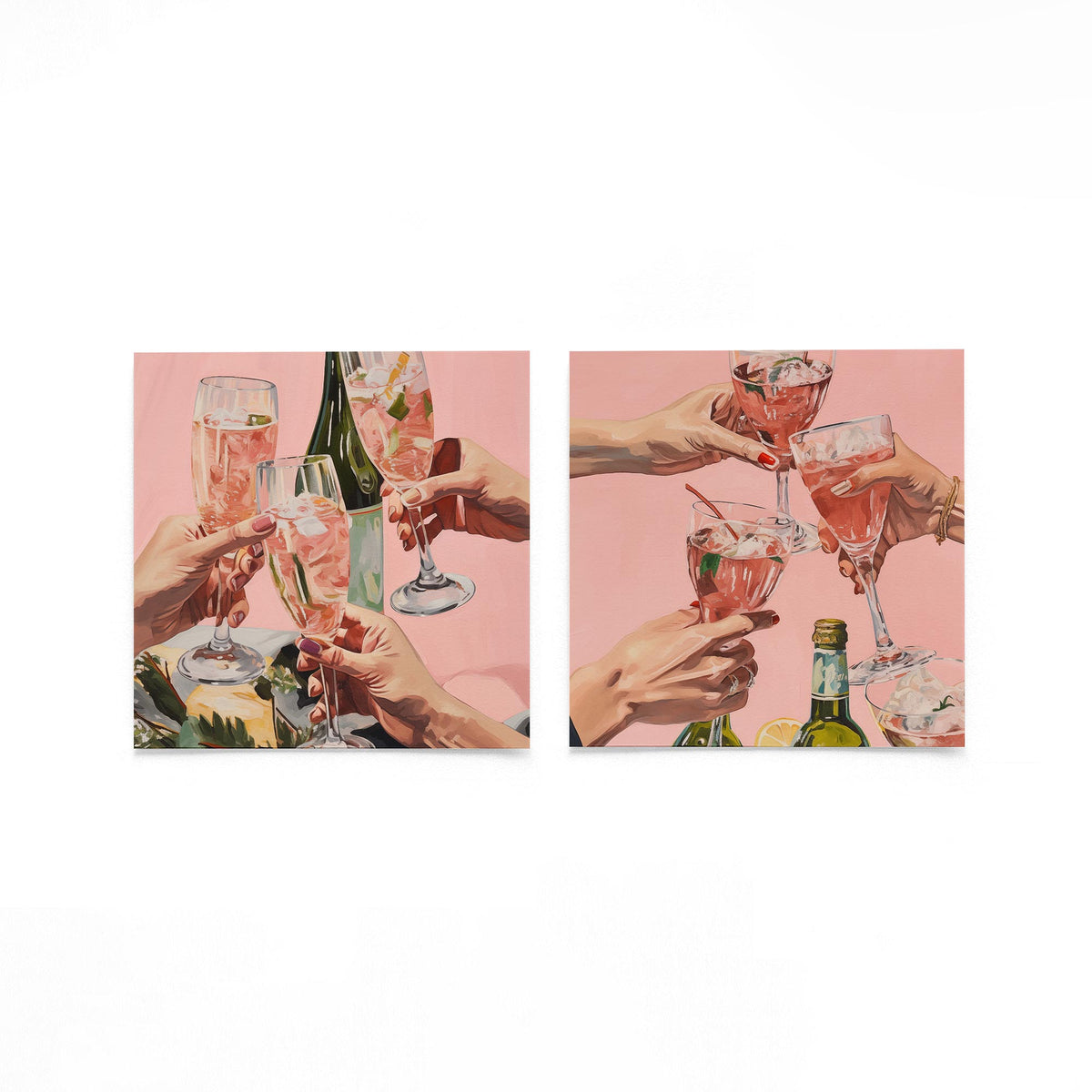 Twee vierkante posters met cocktails en proosten op een gebroken witte achtergrond