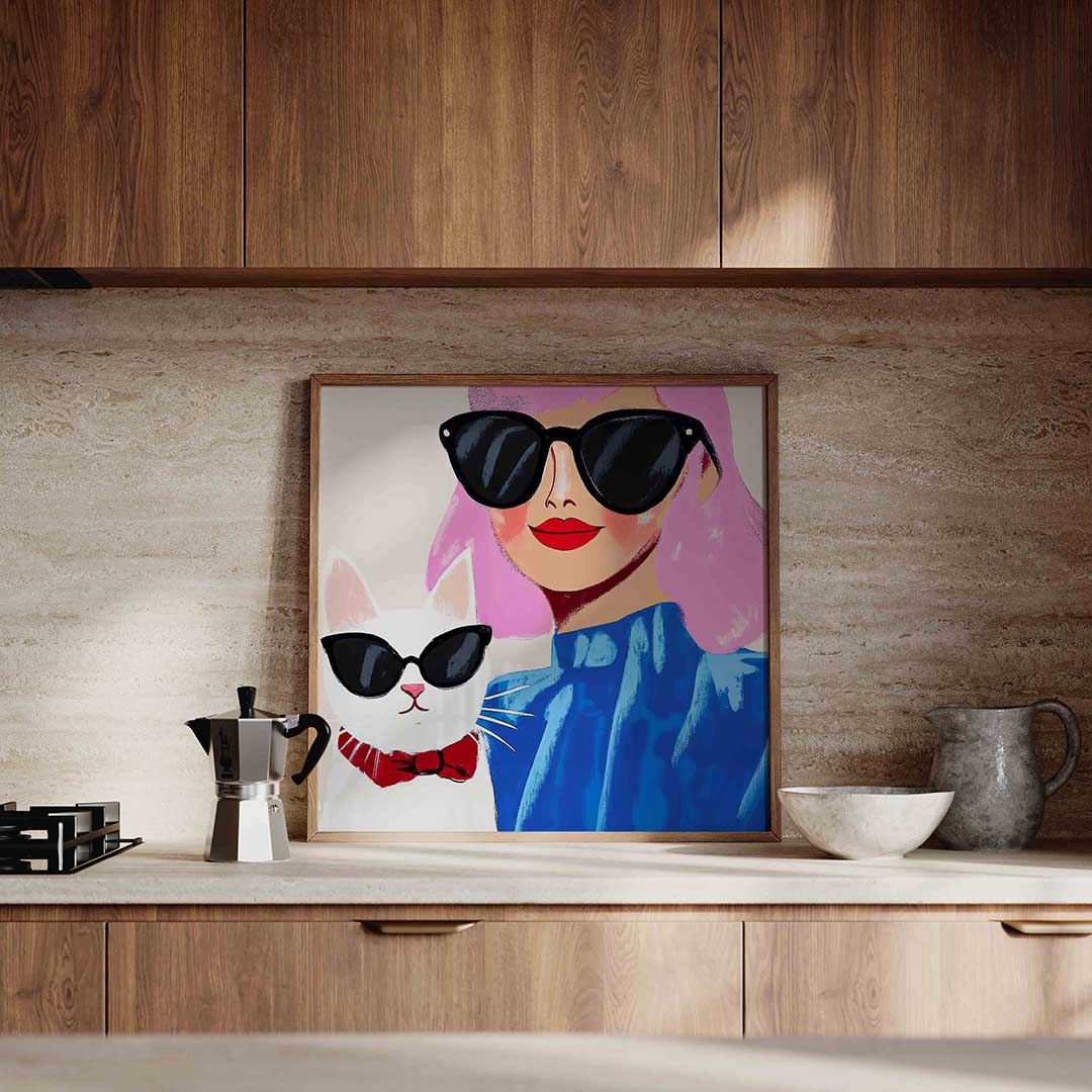 Vrouw en kat met zonnebrillen Poster