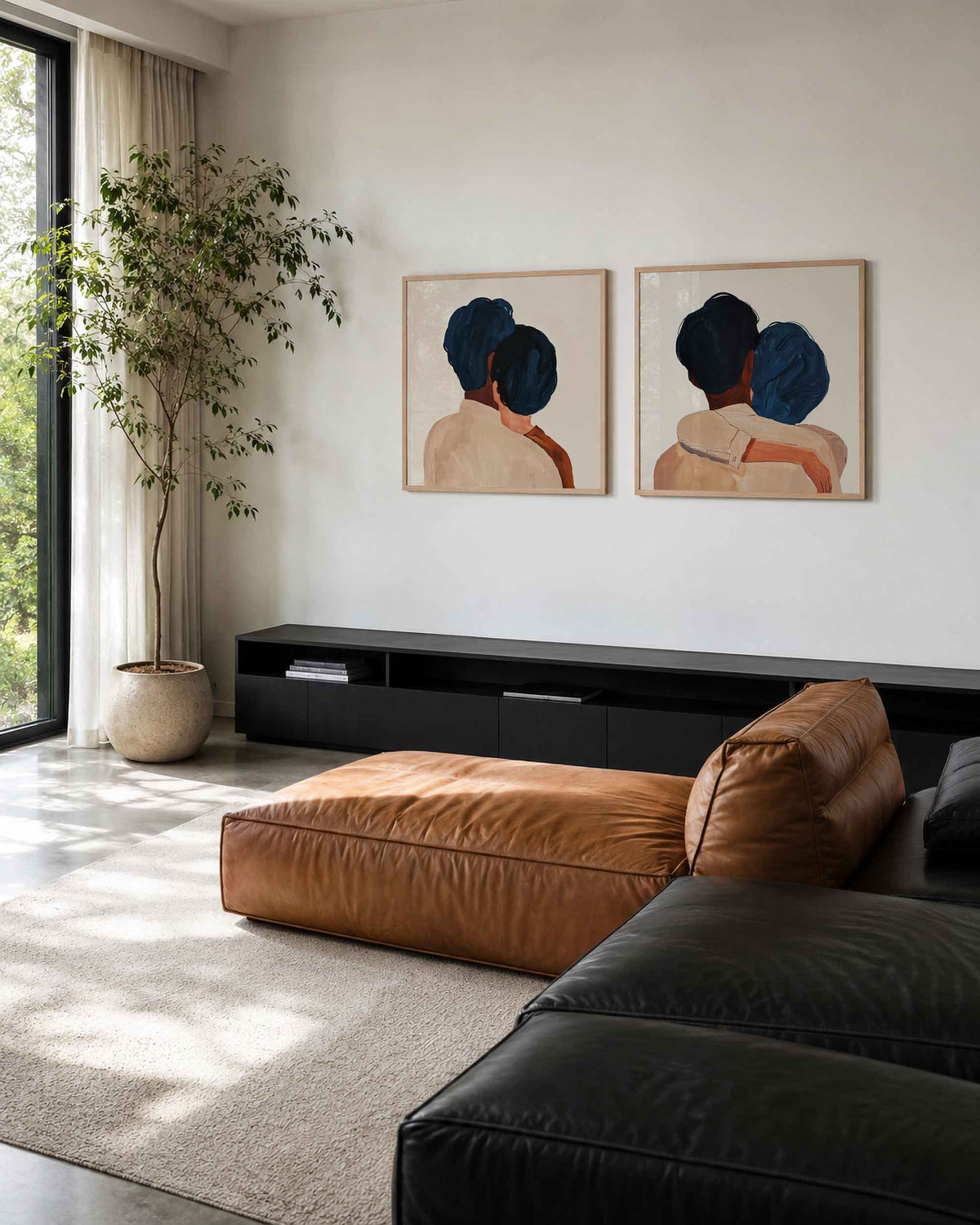 Interieurpresentatie van een tweedelige vierkante posterset met twee figuren