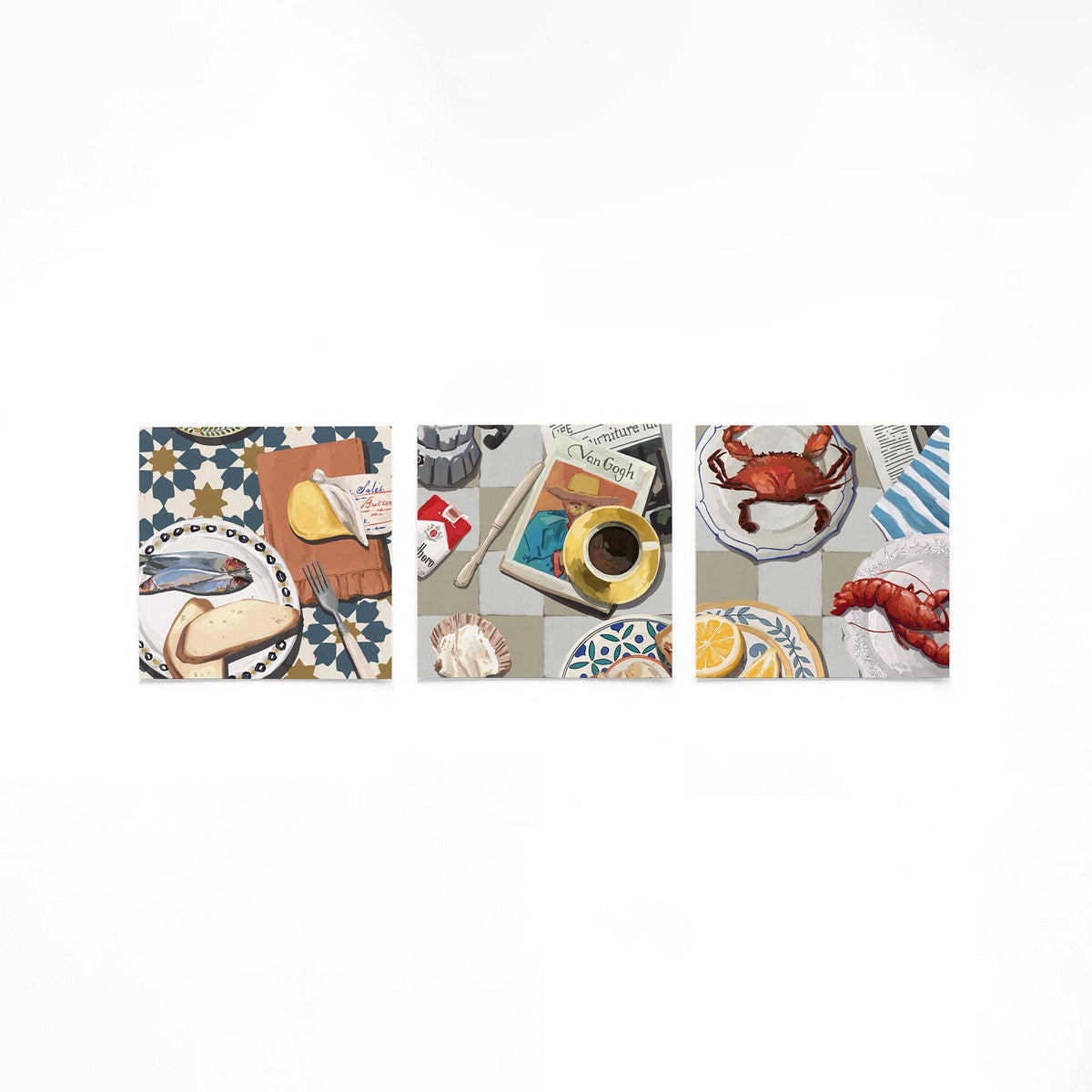 Drie vierkante posters met culinaire stillevens op een gebroken witte achtergrond