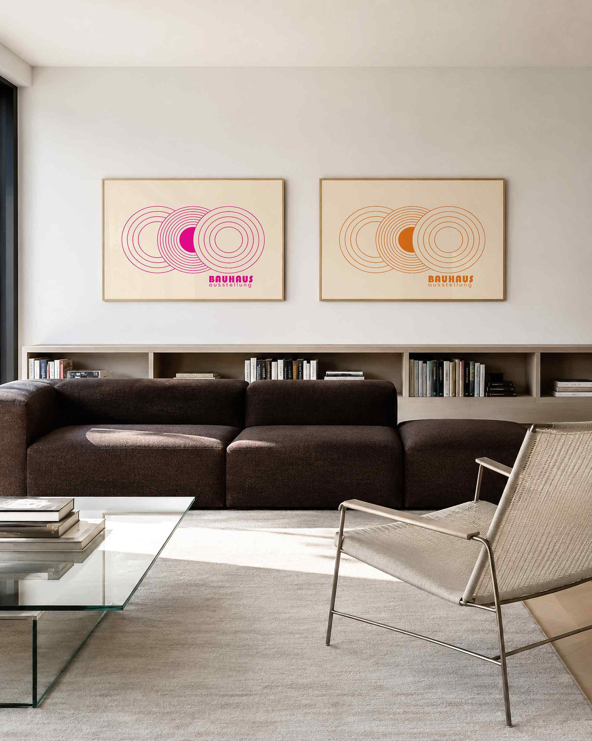 Interieurmockup van tweedelige landscape-posterset met overlappende concentrische cirkels