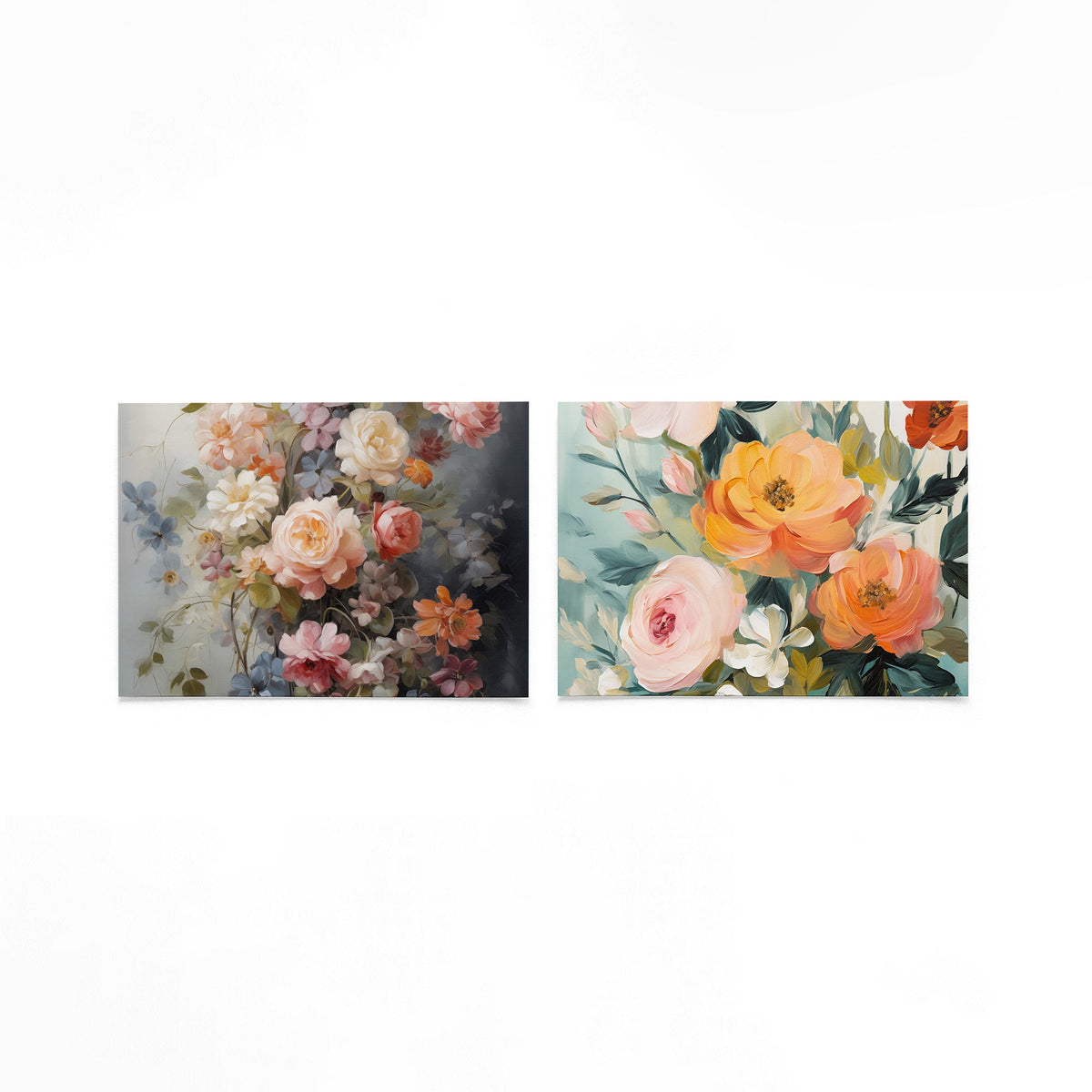 Twee liggende posters met een weelderige verzameling bloemen in zachte tinten op een gebroken witte achtergrond