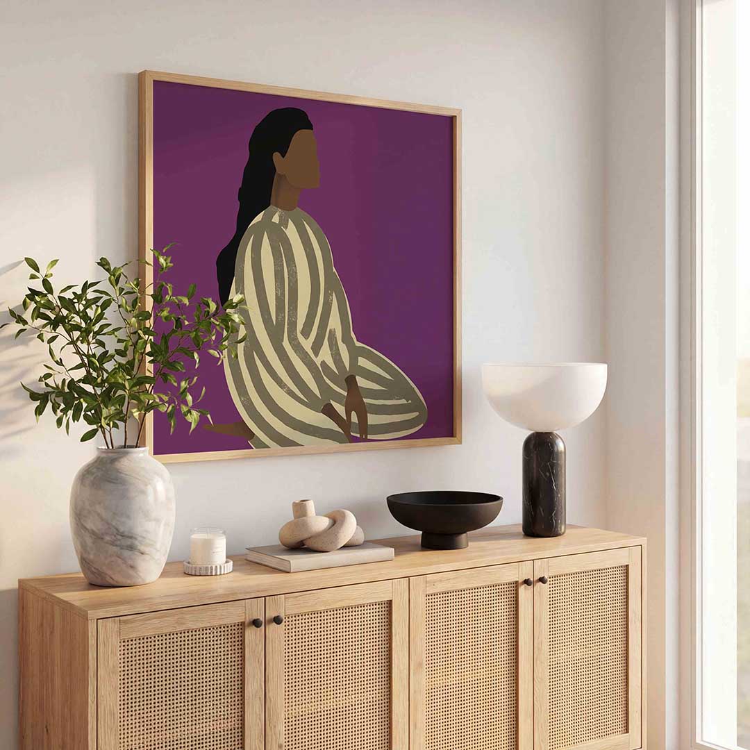 Zittende figuur met gestreepte kleding Poster